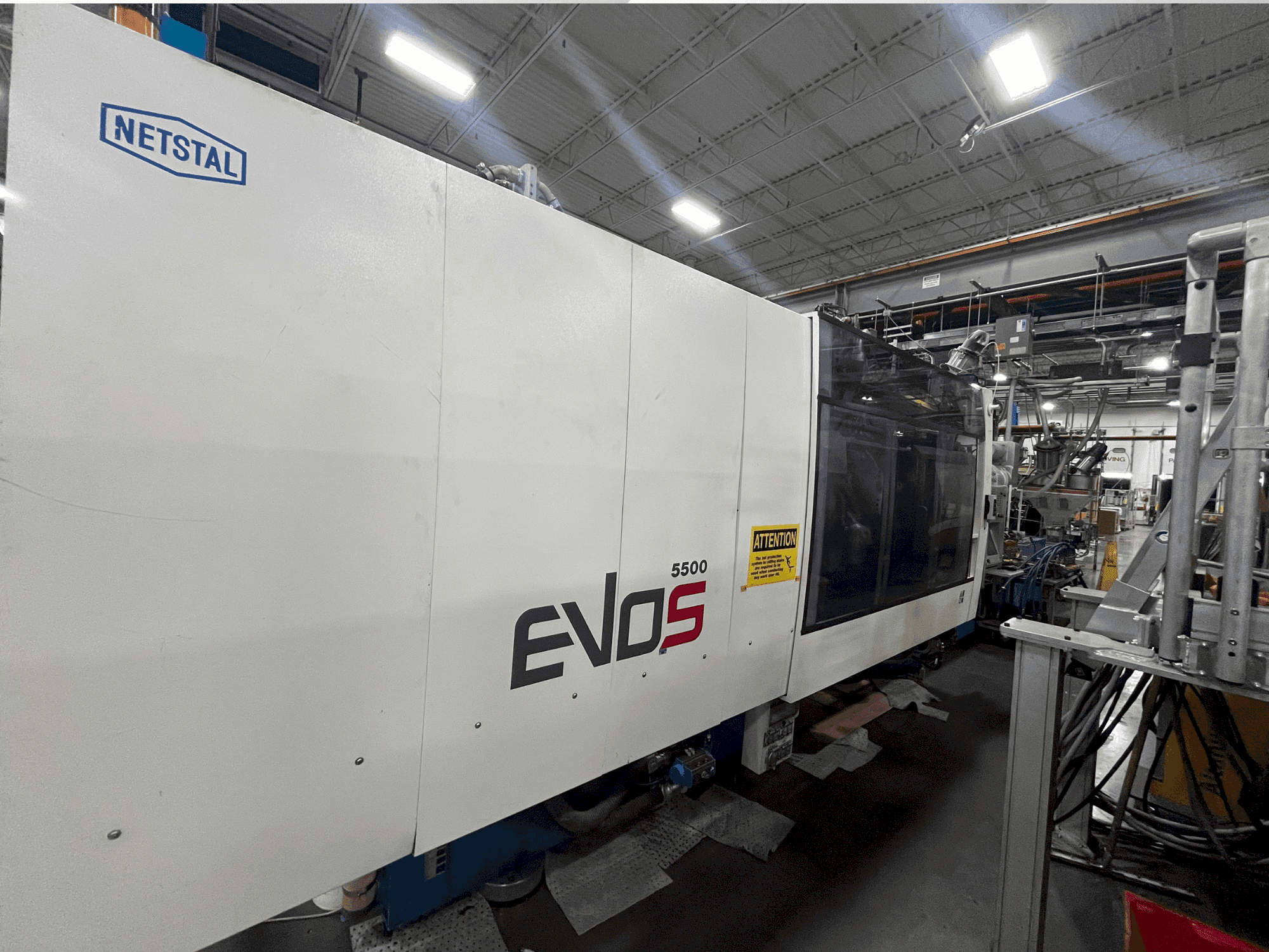 Frontansicht der Netstal EVOS 5500-2900 Speed Maschine