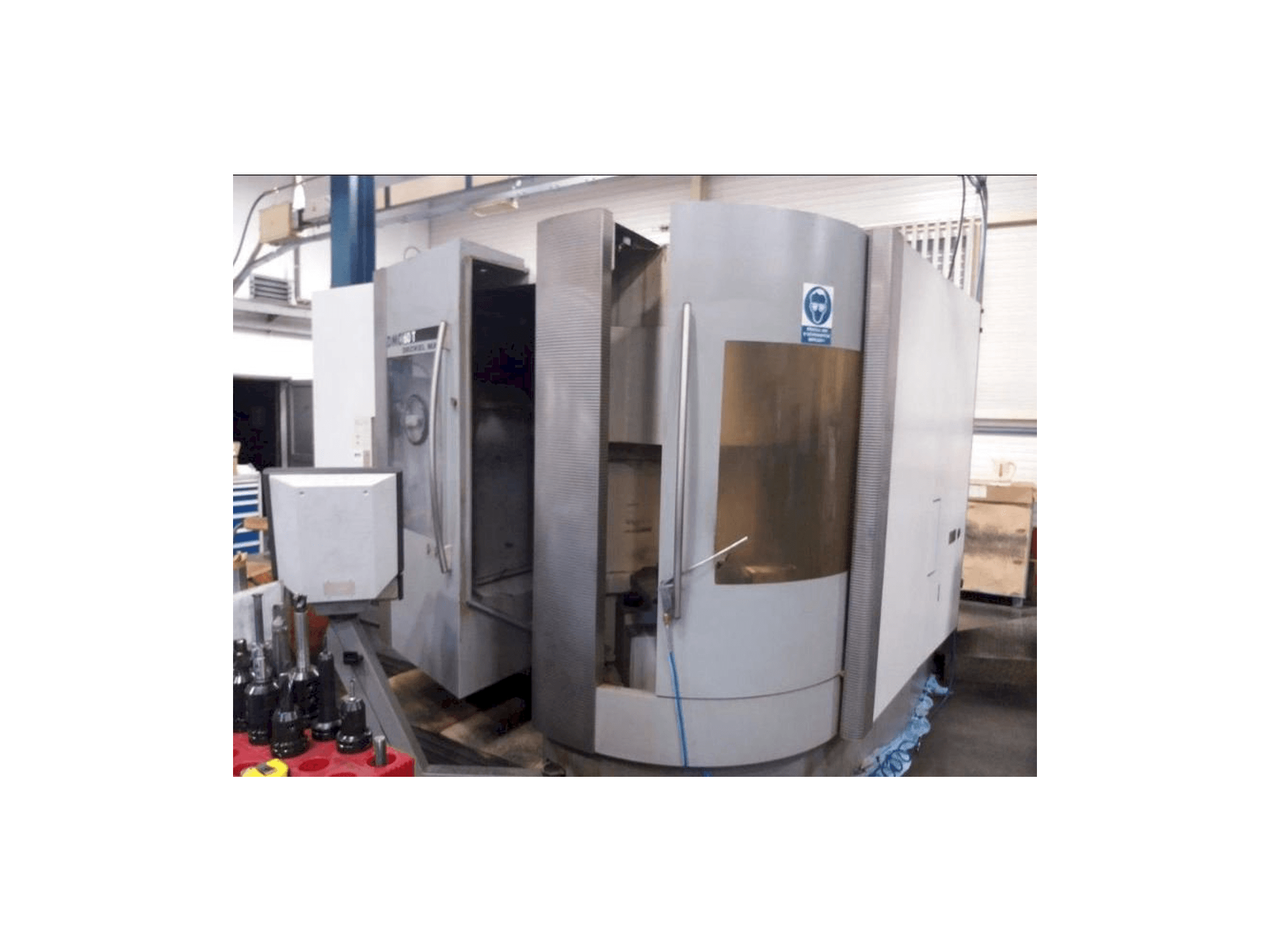 Frontansicht der DECKEL MAHO DMC 60T Maschine