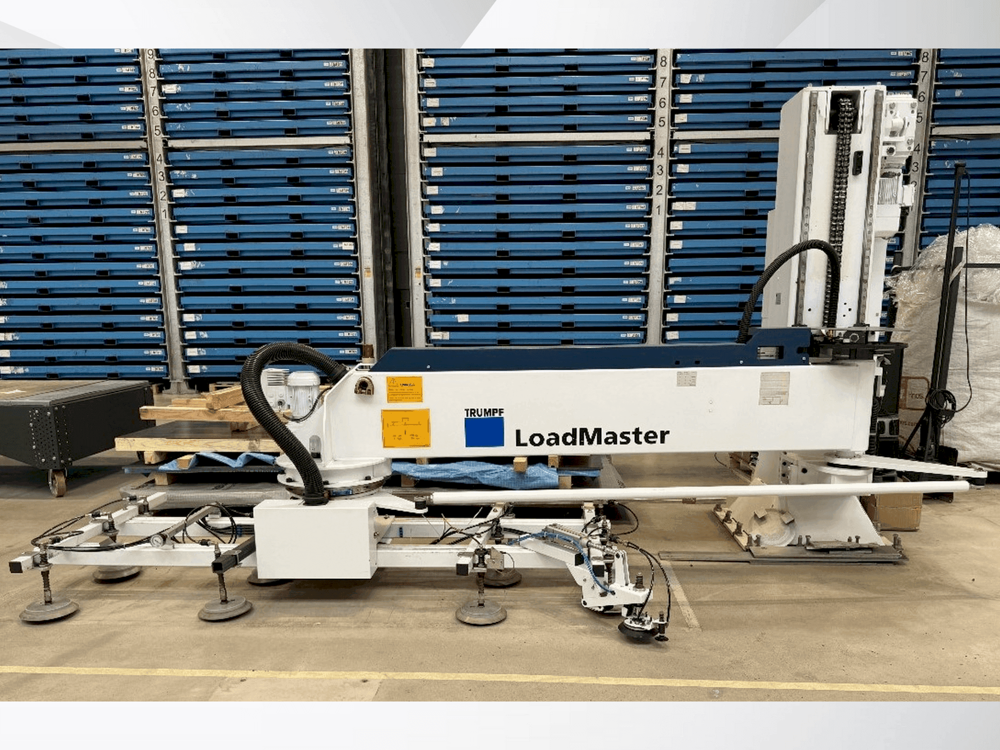 Frontansicht der TRUMPF LoadMaster Maschine
