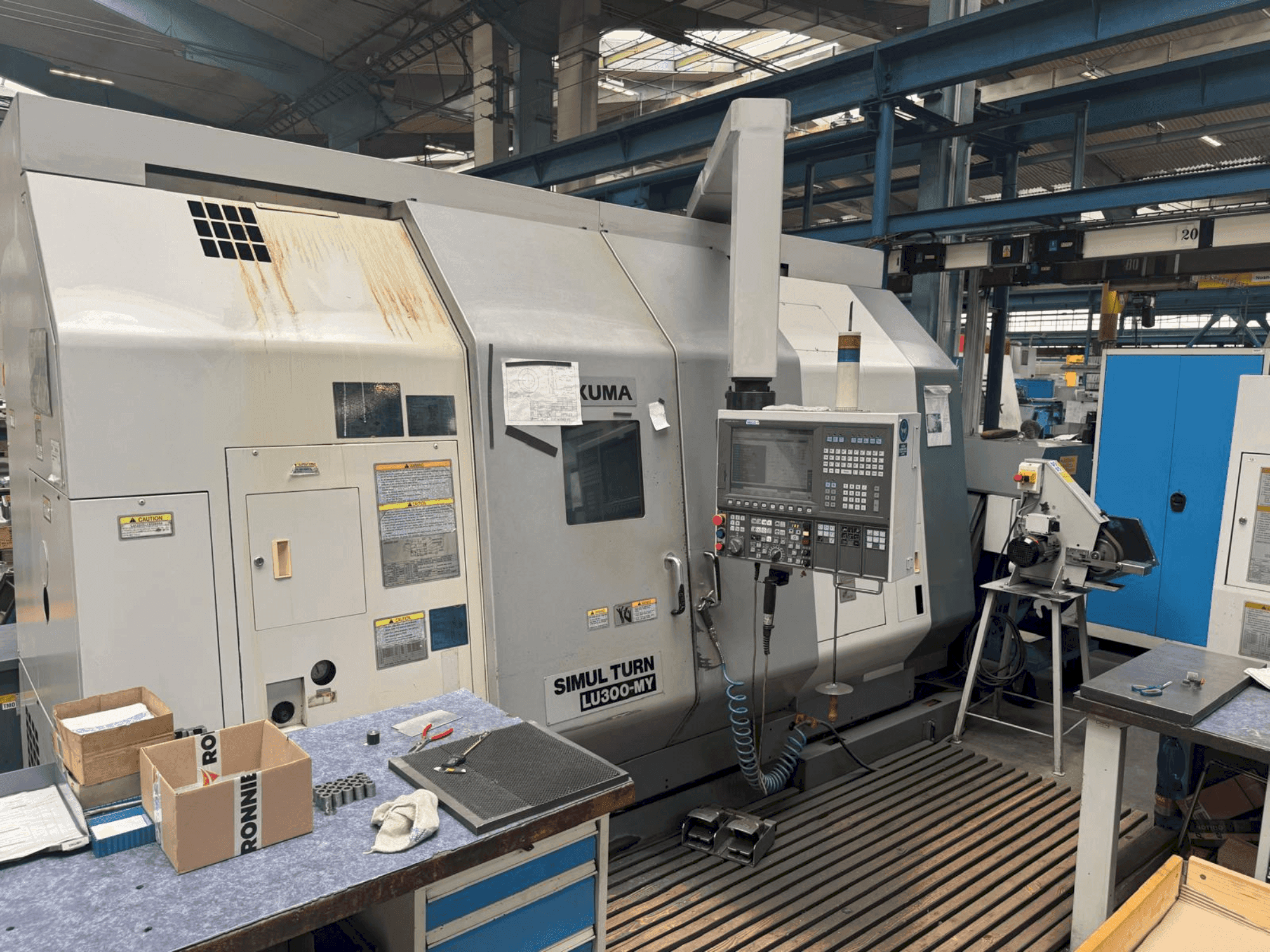 Frontansicht der Okuma LU 300 MY Maschine