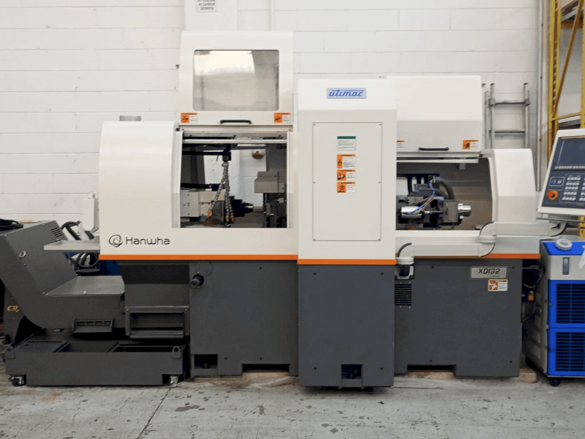 Frontansicht der Hanwha XDI32-N Maschine