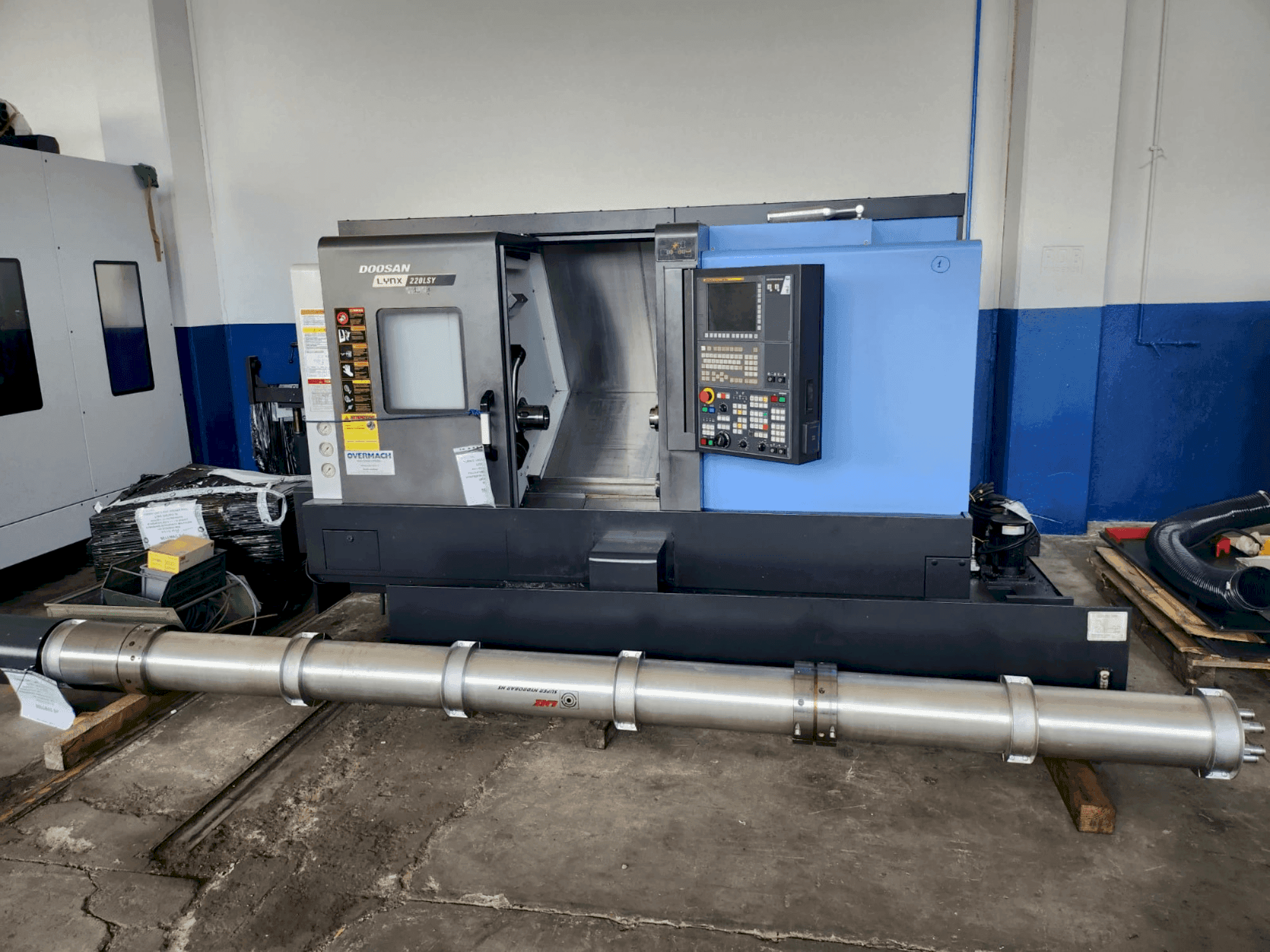 Frontansicht der DOOSAN LYNX 220 LSYA Maschine