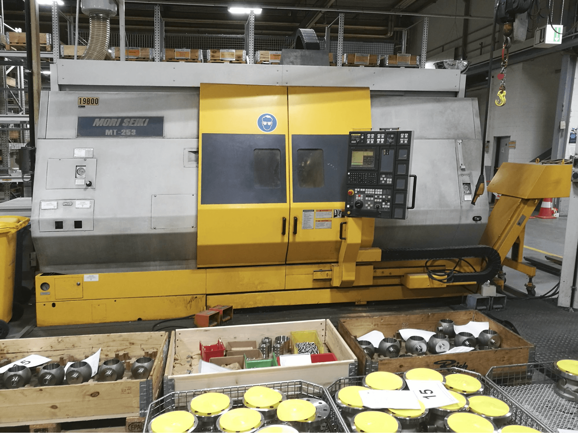 Frontansicht der MORI SEIKI MT-253/1000 Maschine