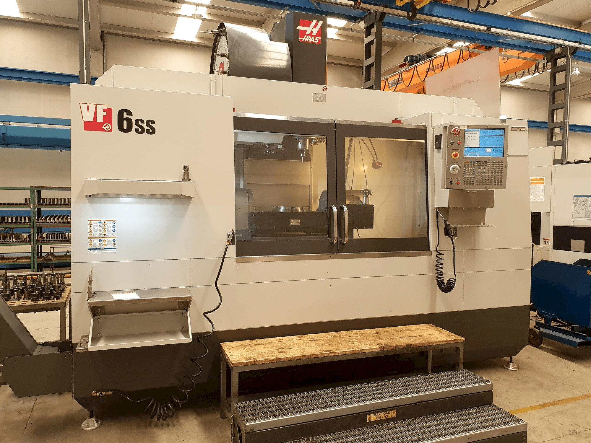 Frontansicht der HAAS VF-6SS Maschine