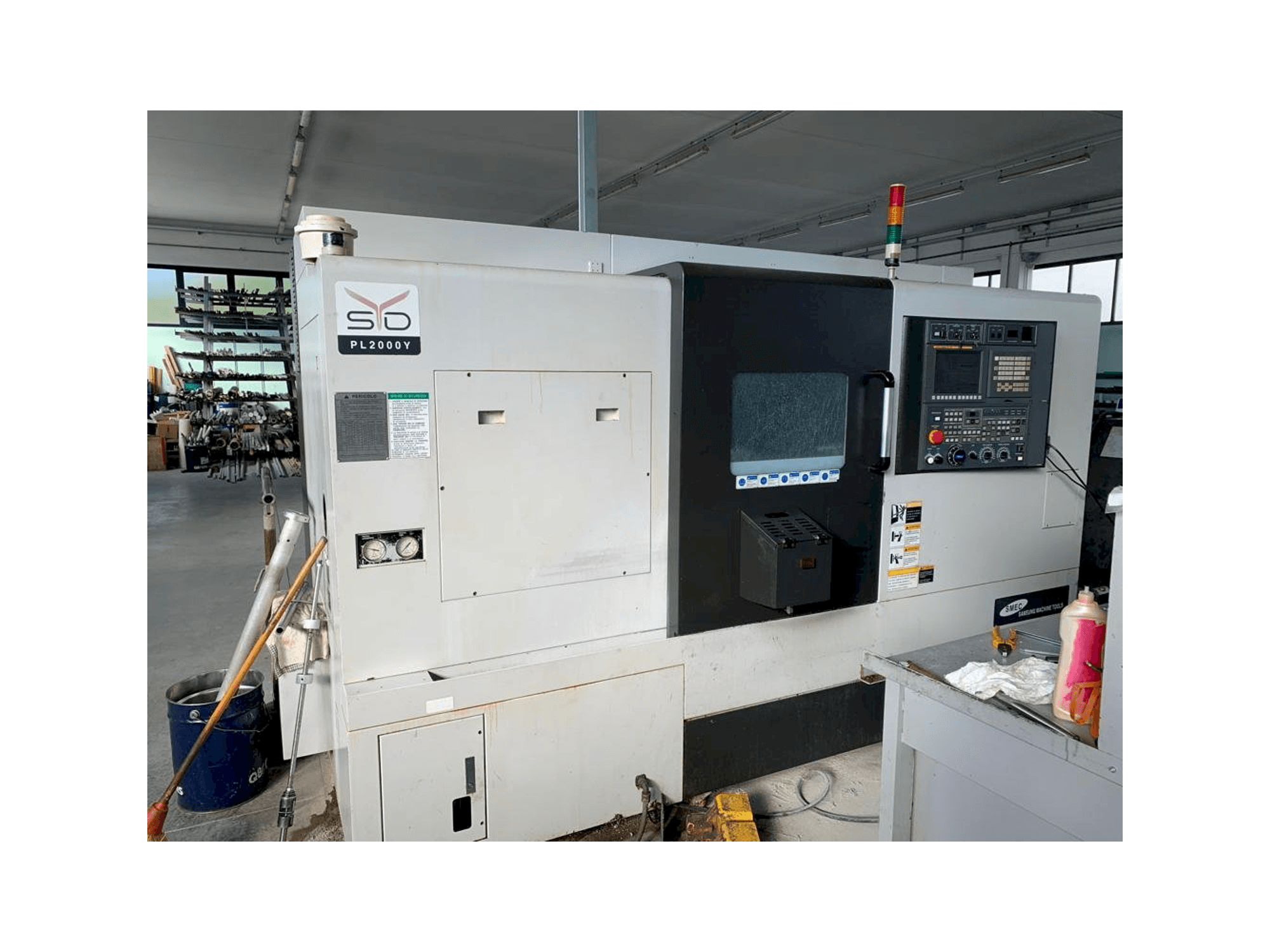 Frontansicht der SMEC PL 2000Y Maschine