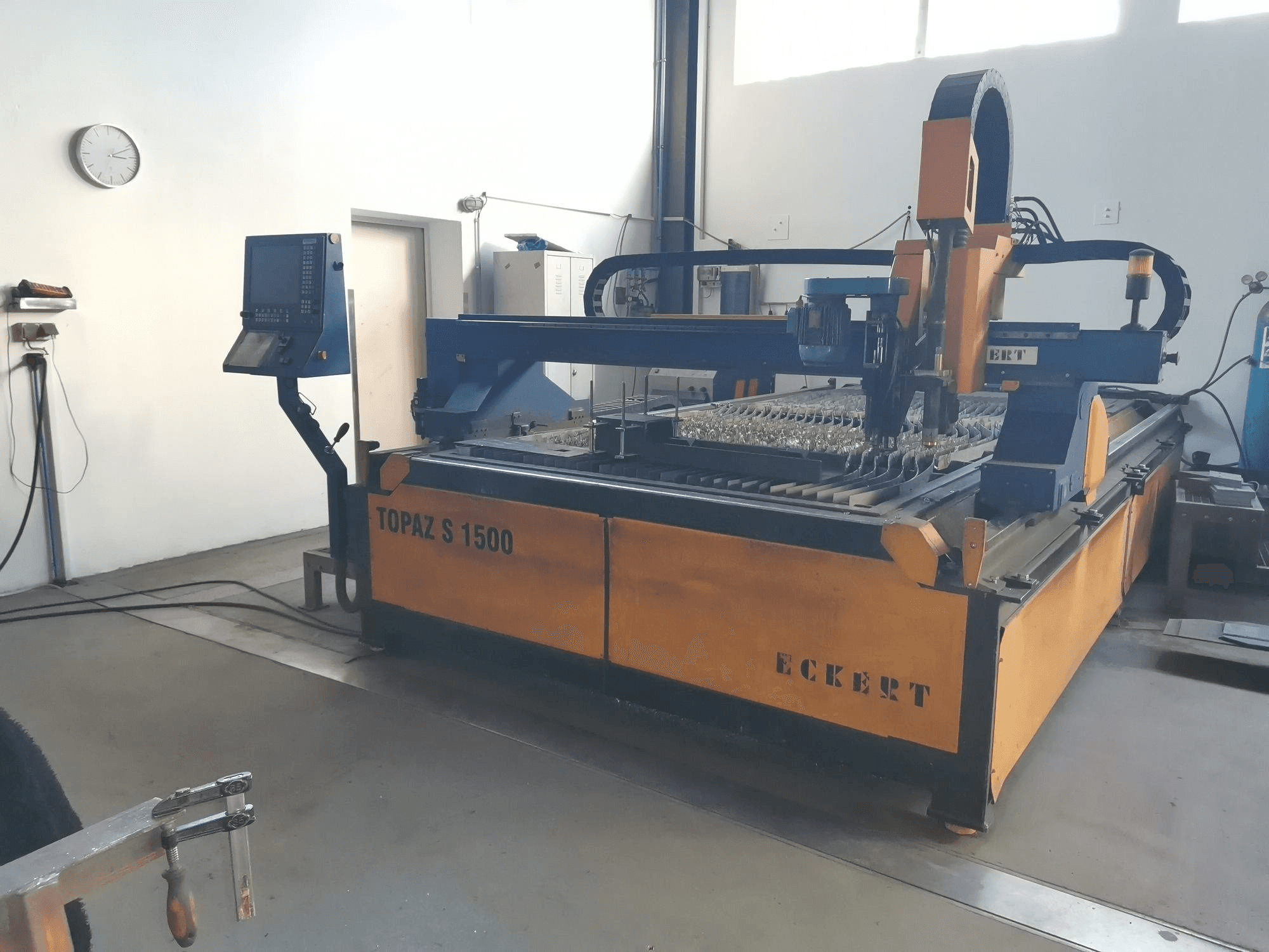 Frontansicht der ECKERT TOPAS S 1500 Maschine