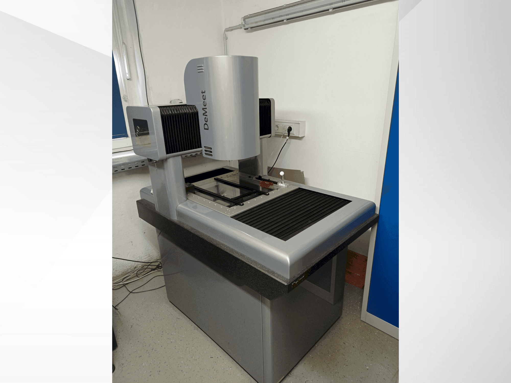 Frontansicht der SCHUT DeMeet 404 Maschine