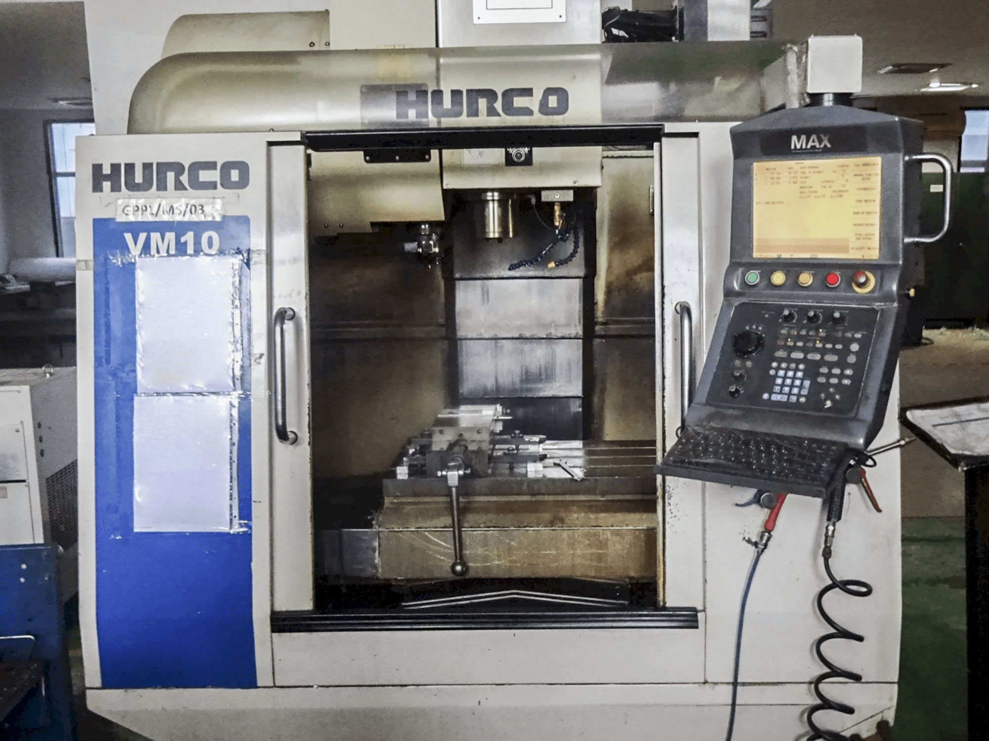 Frontansicht der Hurco VM10 Maschine