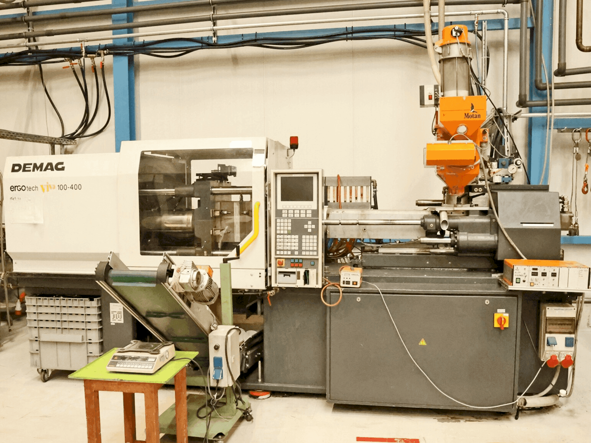 Frontansicht der DEMAG Ergotech ET 100-400 viva Maschine