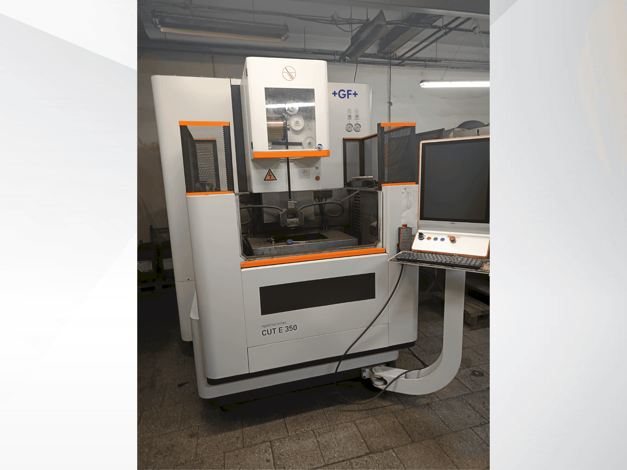 Frontansicht der +GF+ Agie Charmilles CUT E 350 Maschine