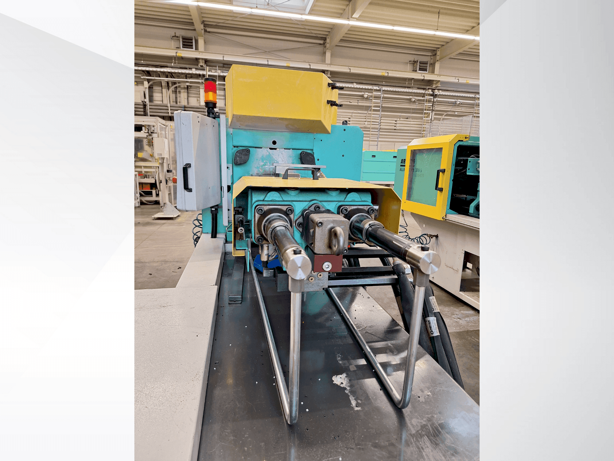 Frontansicht der Arburg 370 S 600-170 Maschine