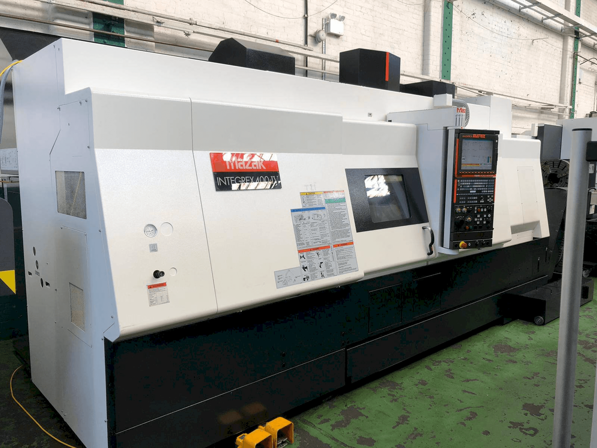 Frontansicht der Mazak Integrex 400-IV Maschine