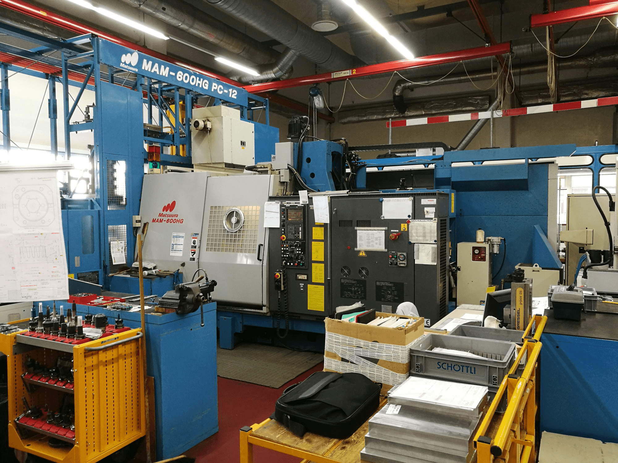 Frontansicht der Matsuura MAM 600HG PC-12 Maschine