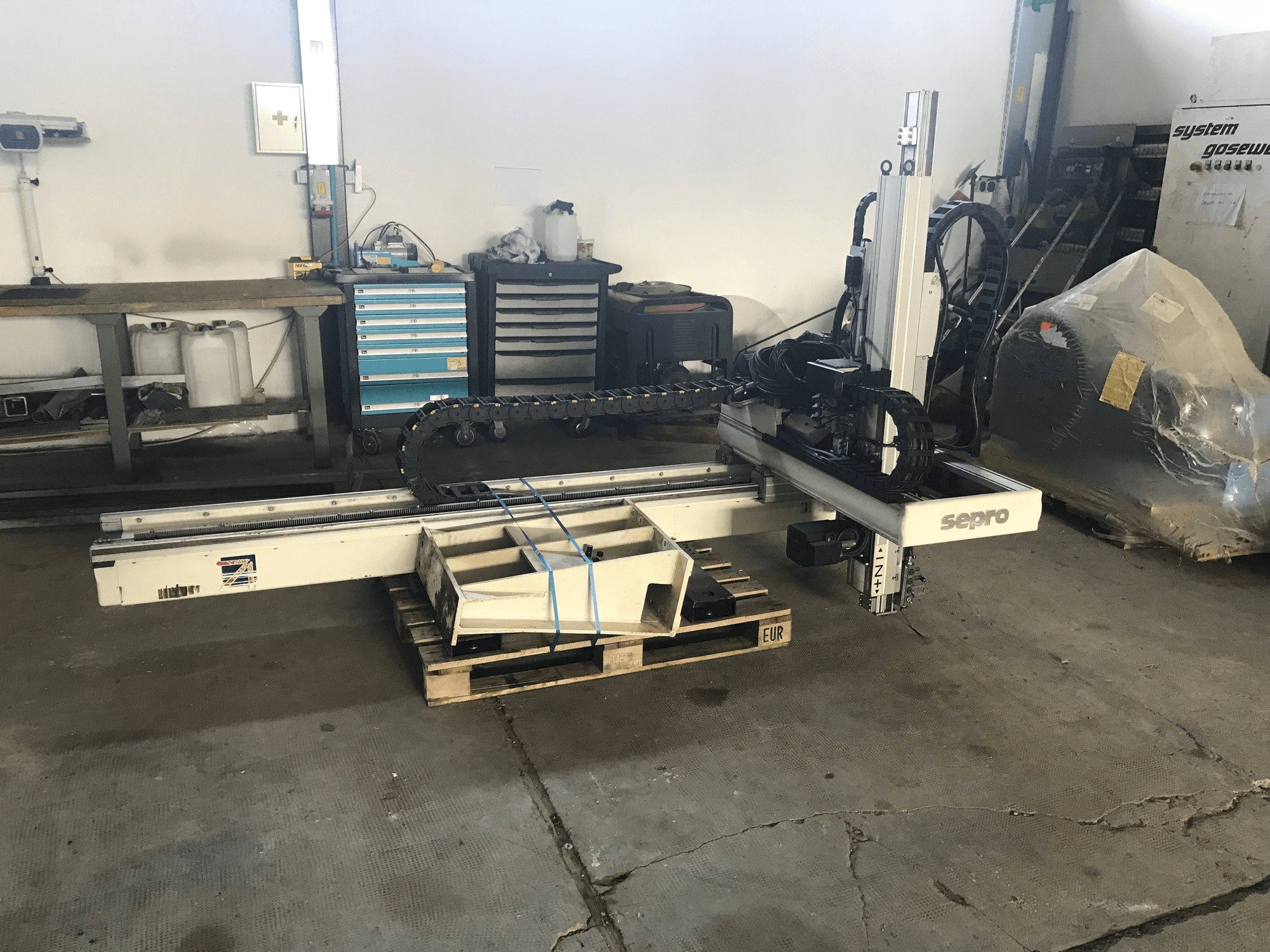 Frontansicht der Sepro 3021 BZ Maschine