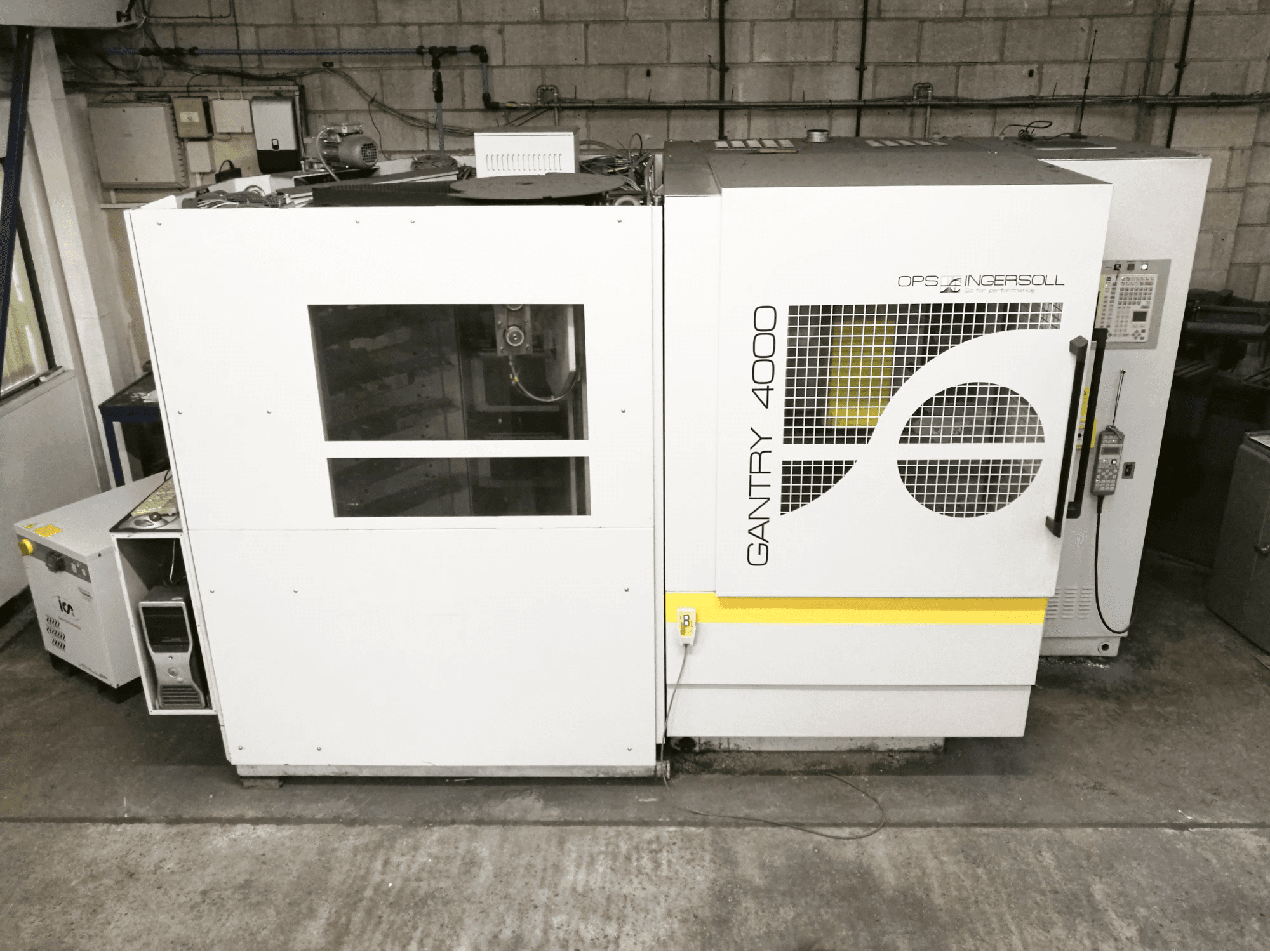 Frontansicht der OPS-INGERSOLL Gantry 4000 Maschine