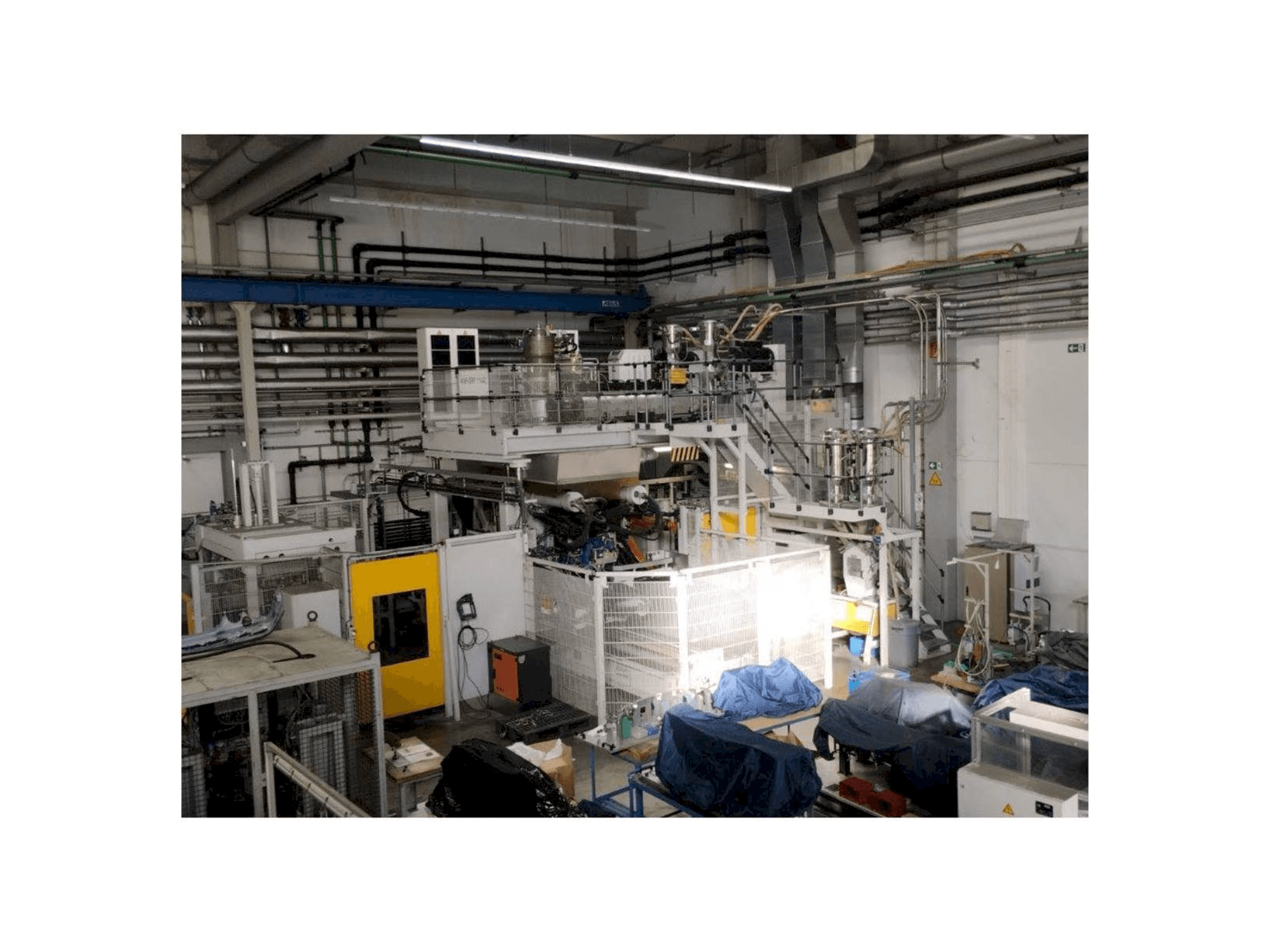 Frontansicht der EXTRAPLAST 140to Maschine