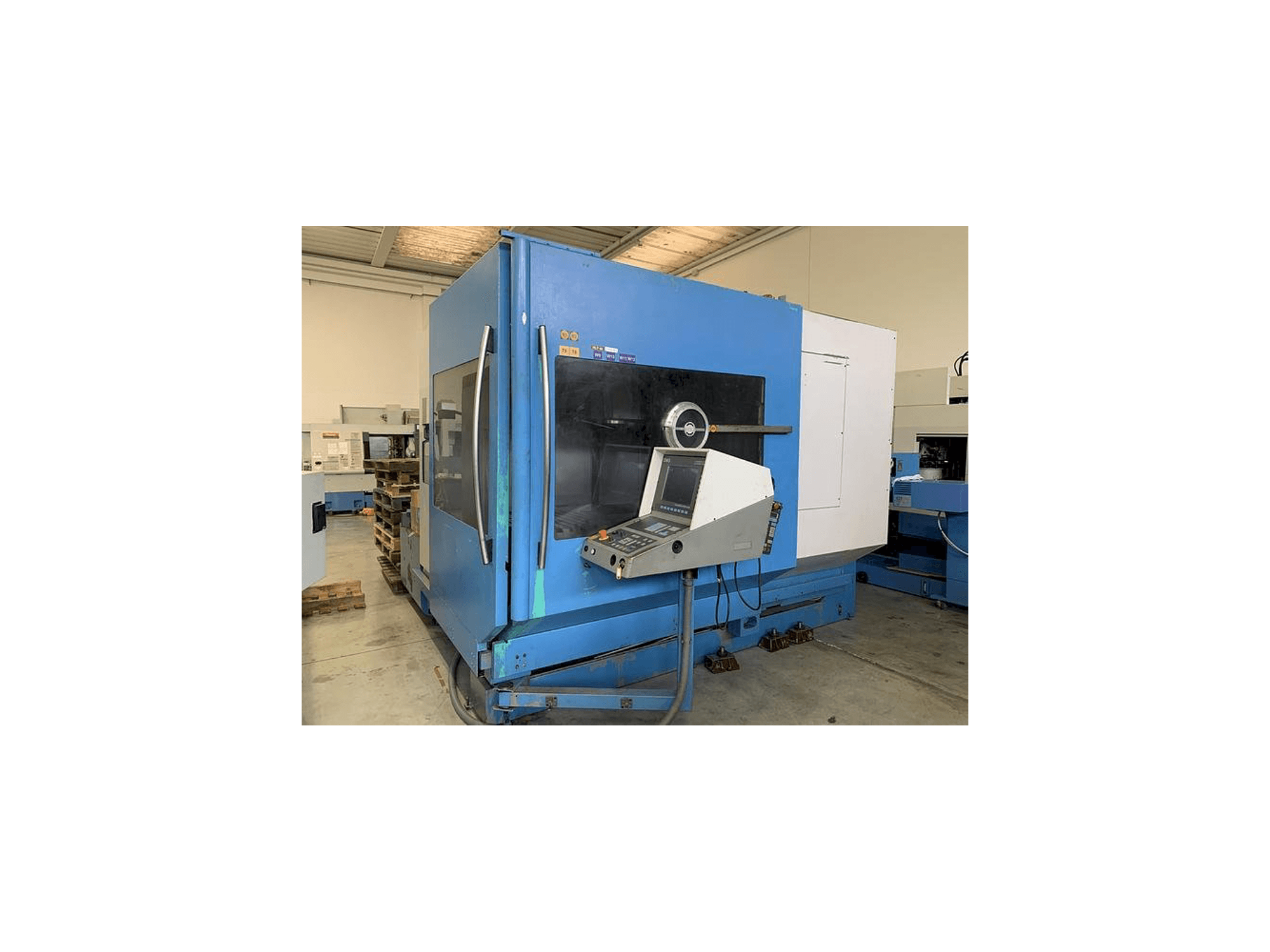 Frontansicht der DECKEL MAHO DMU 80 Maschine