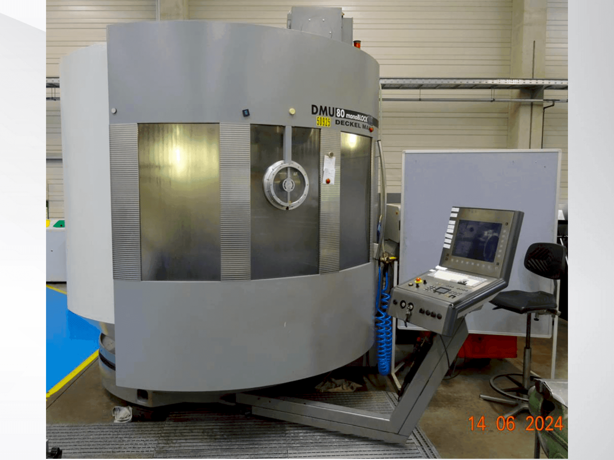 Seitenansicht der DMG DMU 80 MonoBlock Maschine