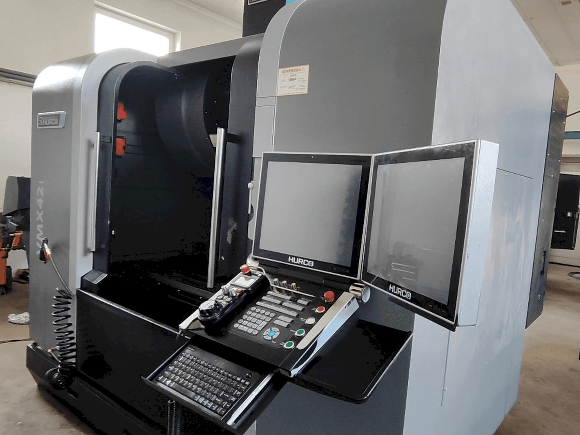 Frontansicht der Hurco VMX 42i (2018) Maschine