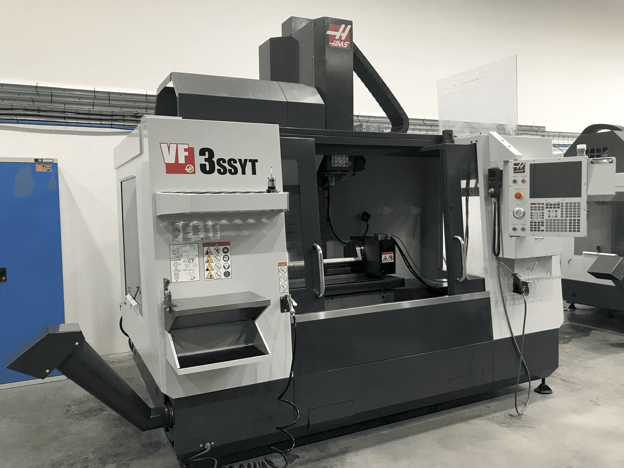 Frontansicht der HAAS VF-3 SSYT Maschine
