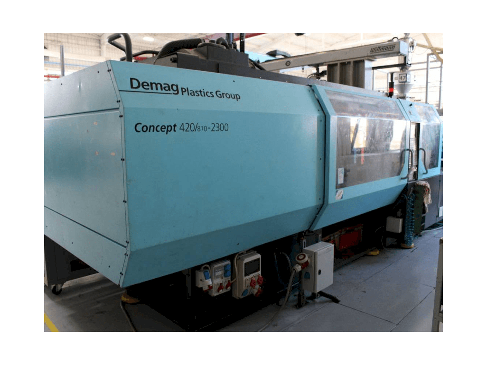 Frontansicht der DEMAG 420/810-2300 NC4 Maschine