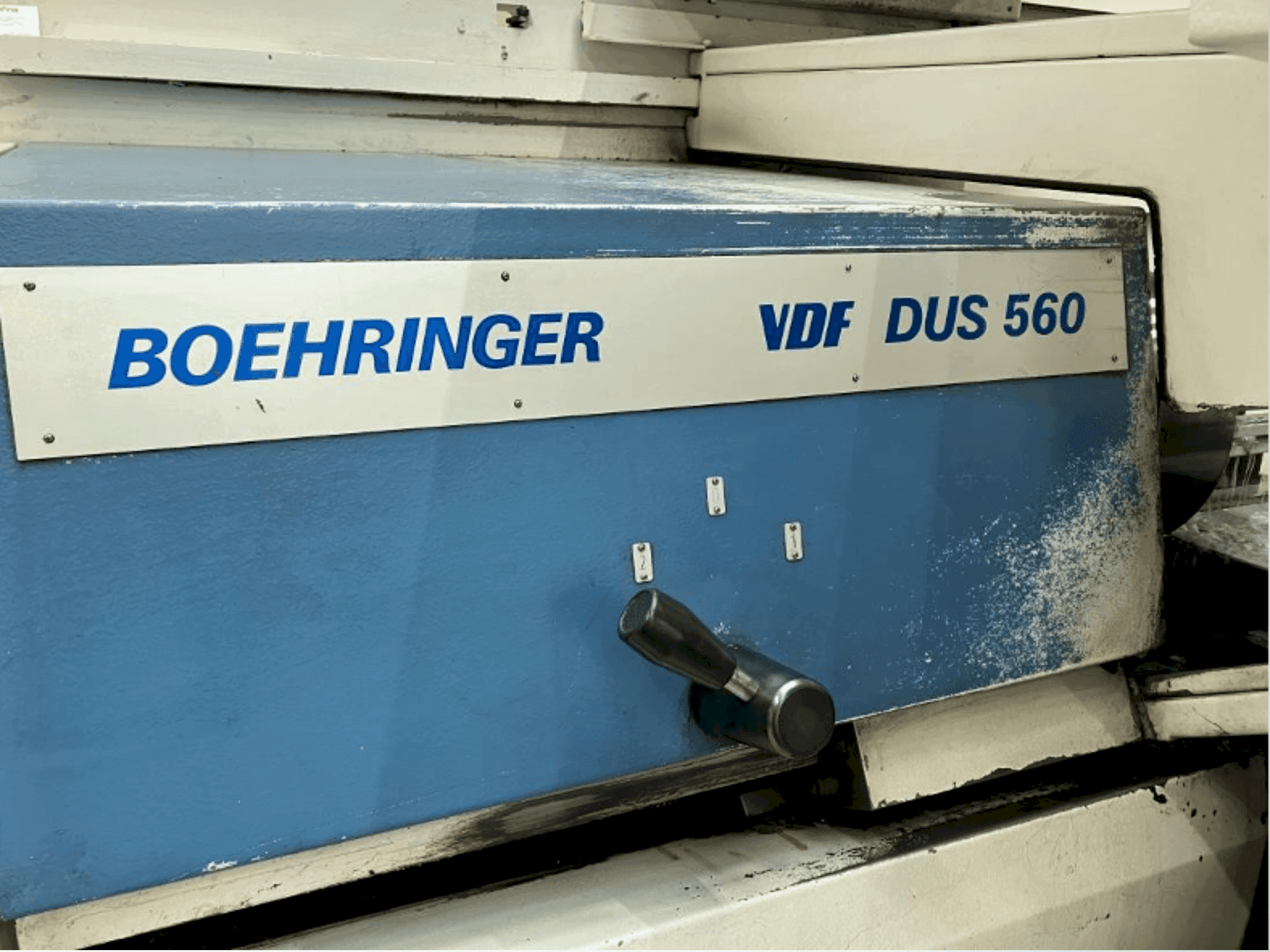 Frontansicht der BOEHRINGER VDF DUS 560 Maschine