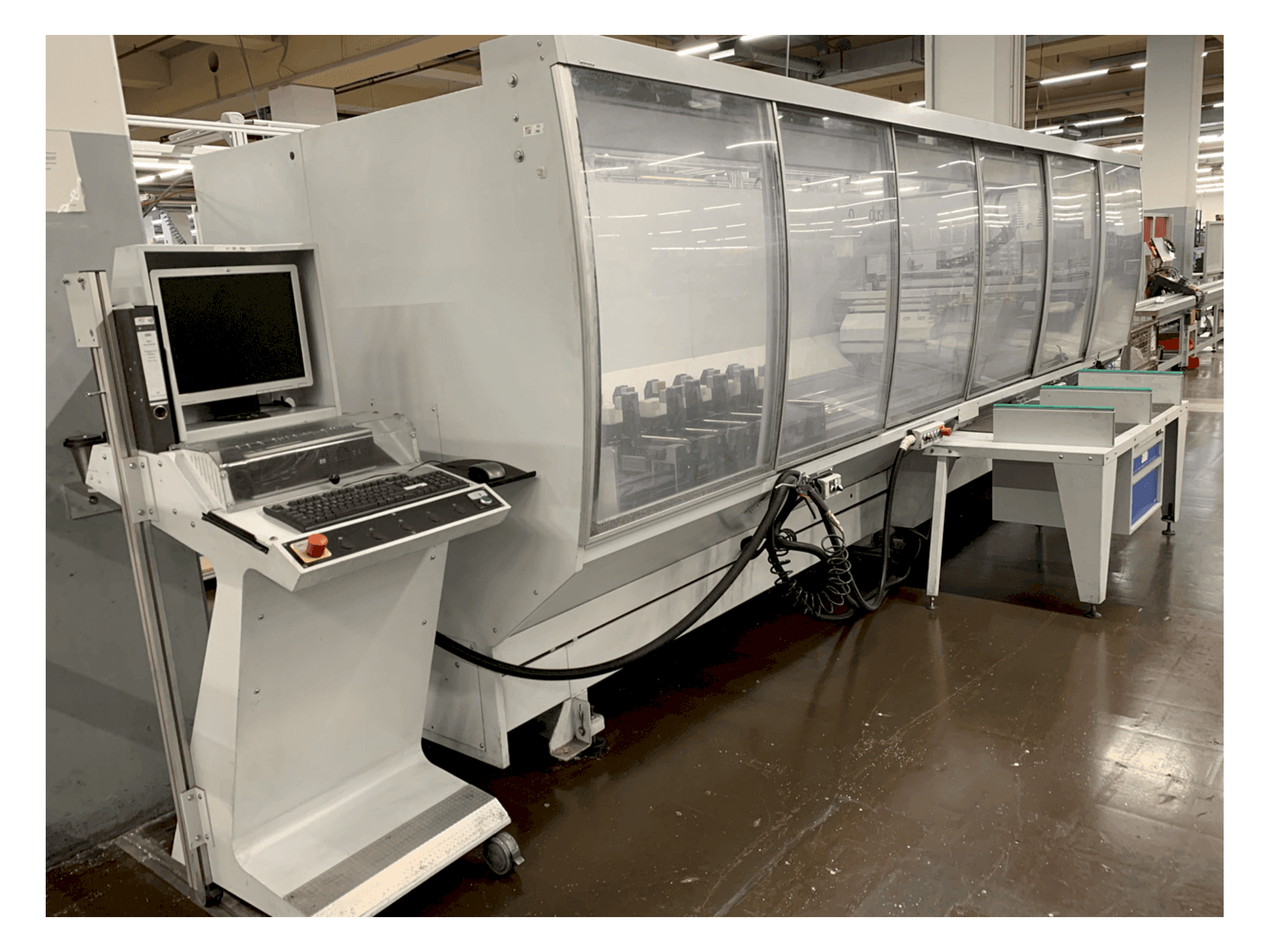 Linke Seitenansicht der FomIndustrie Dali 40 Maschine