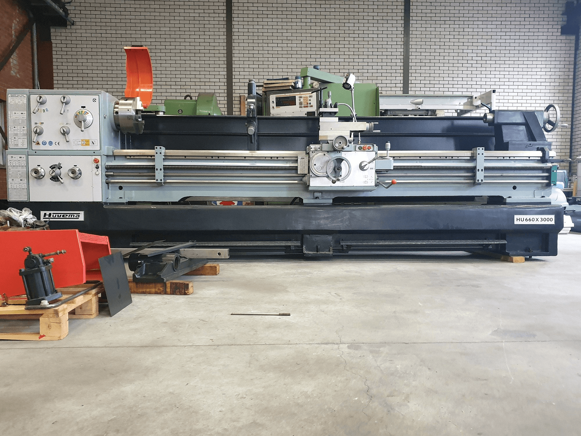 Frontansicht der HUVEMA HU 660 X 3000 Maschine