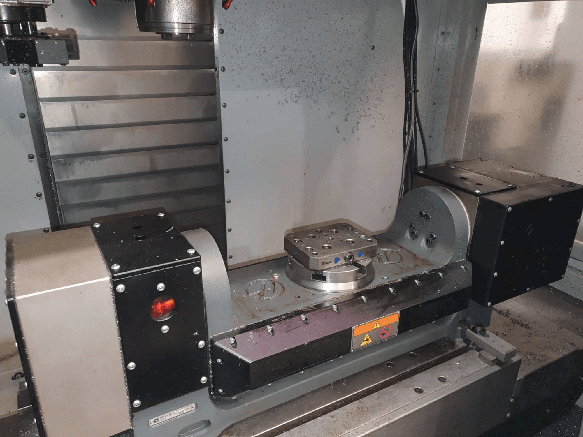 Frontansicht der HAAS TR160 Maschine