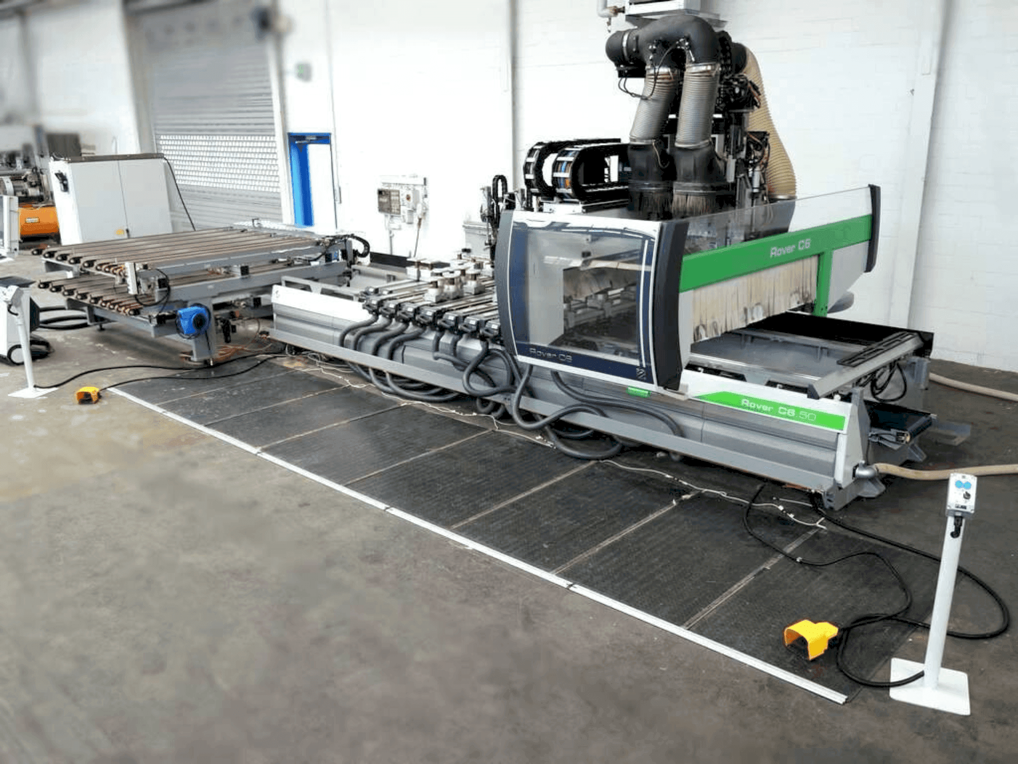 Frontansicht der BIESSE Rover C6 Maschine