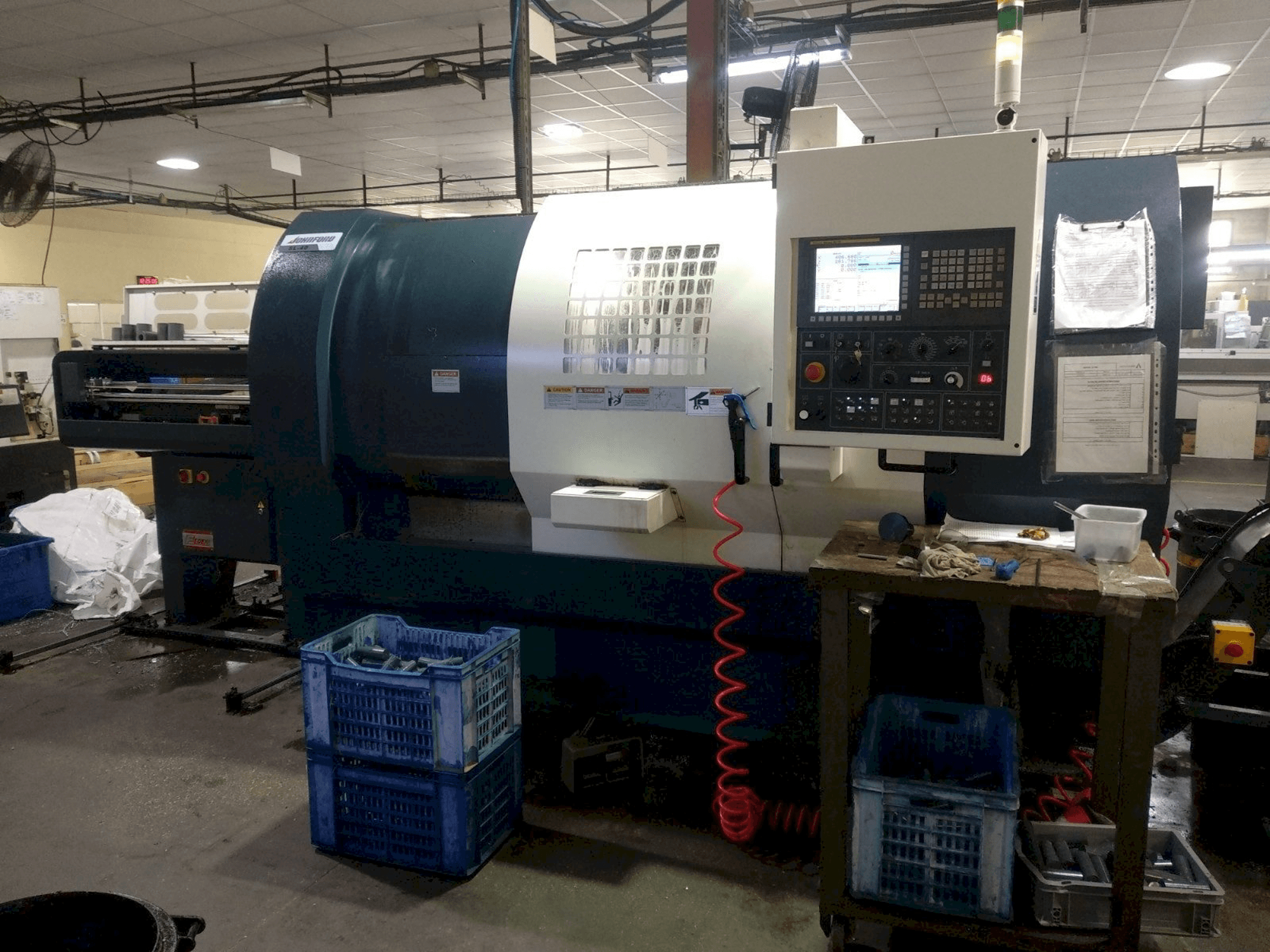 Frontansicht der Johnford SL-40 Maschine