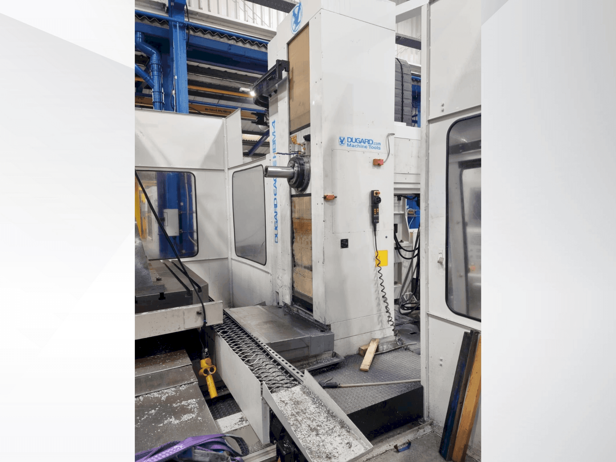 Frontansicht der Dugard HBM4 Maschine