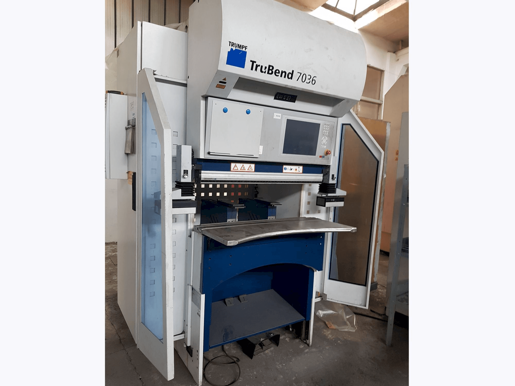 Frontansicht der Trumpf TruBend 7036 Maschine