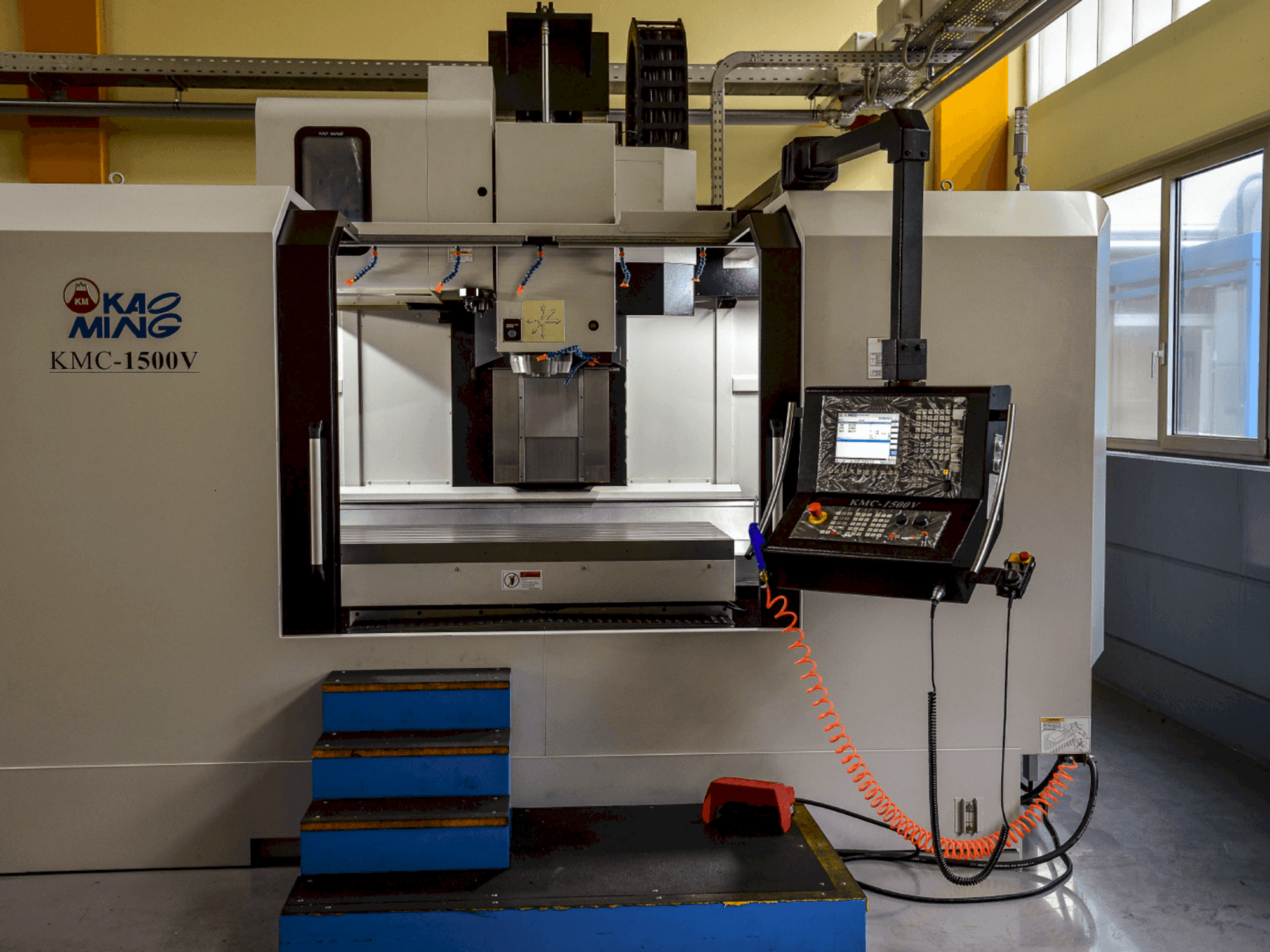 Frontansicht der KAOMING KMC 1500 V Maschine