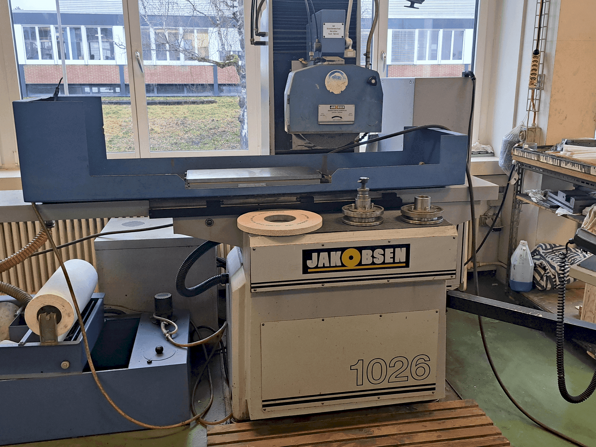 Frontansicht der JAKOBSEN AC-1026 Maschine