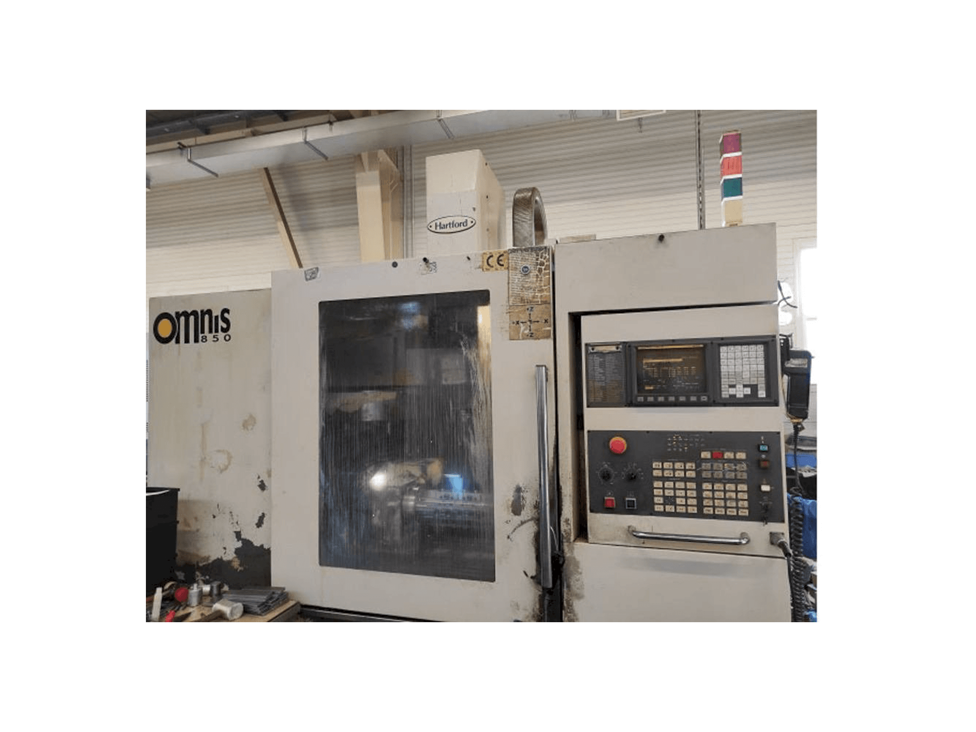 Frontansicht der Hartford Omnis 850 Maschine