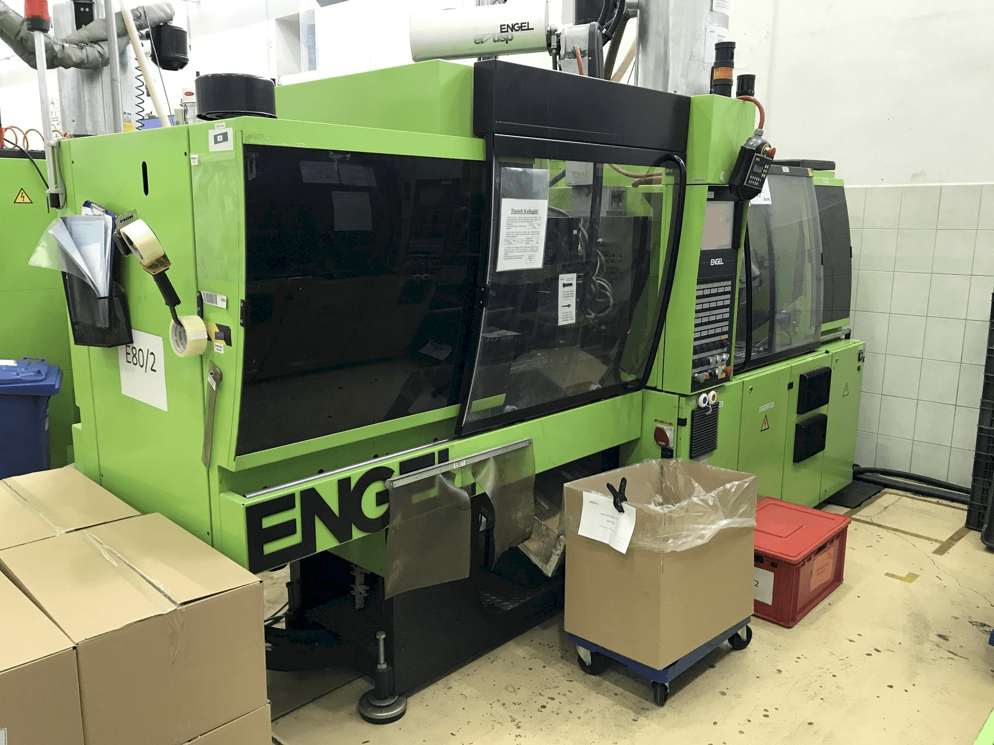 Frontansicht der ENGEL VC 330/80 Tech Maschine