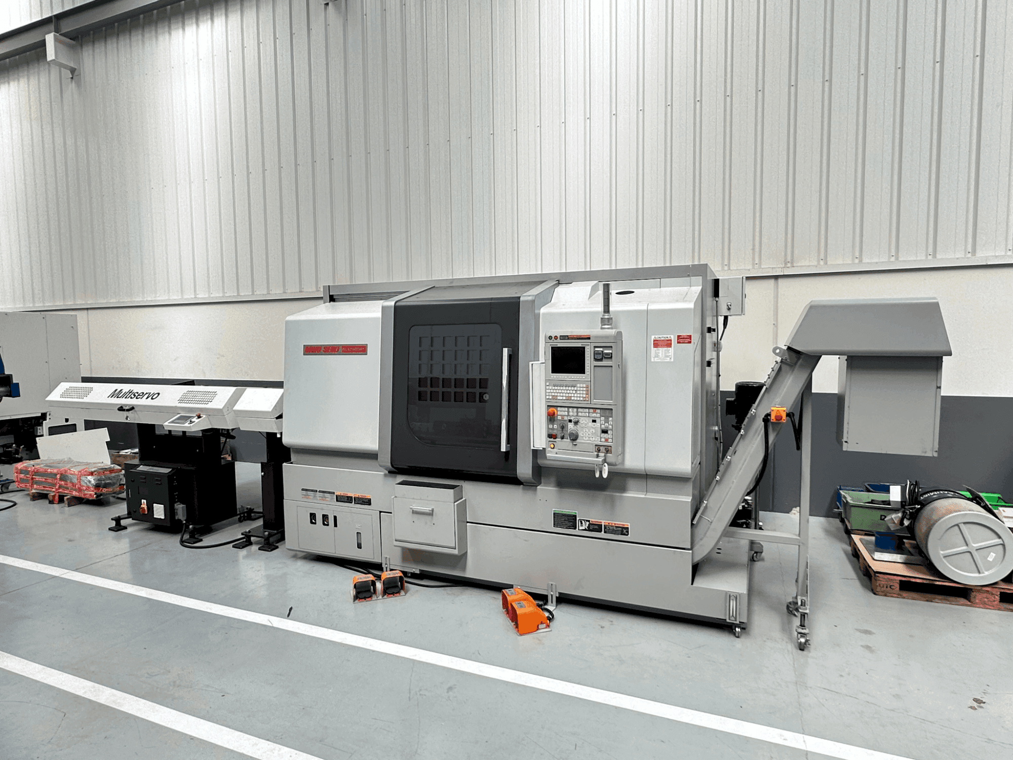 Frontansicht der MORI SEIKI NLX 2500 SY/700 Maschine