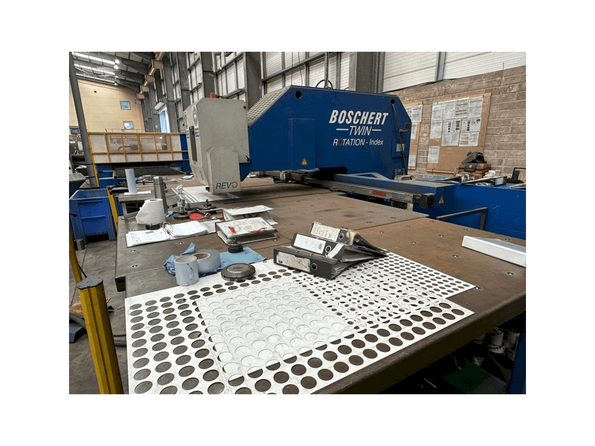 Frontansicht der Boschert Twin 1000 Inde Maschine