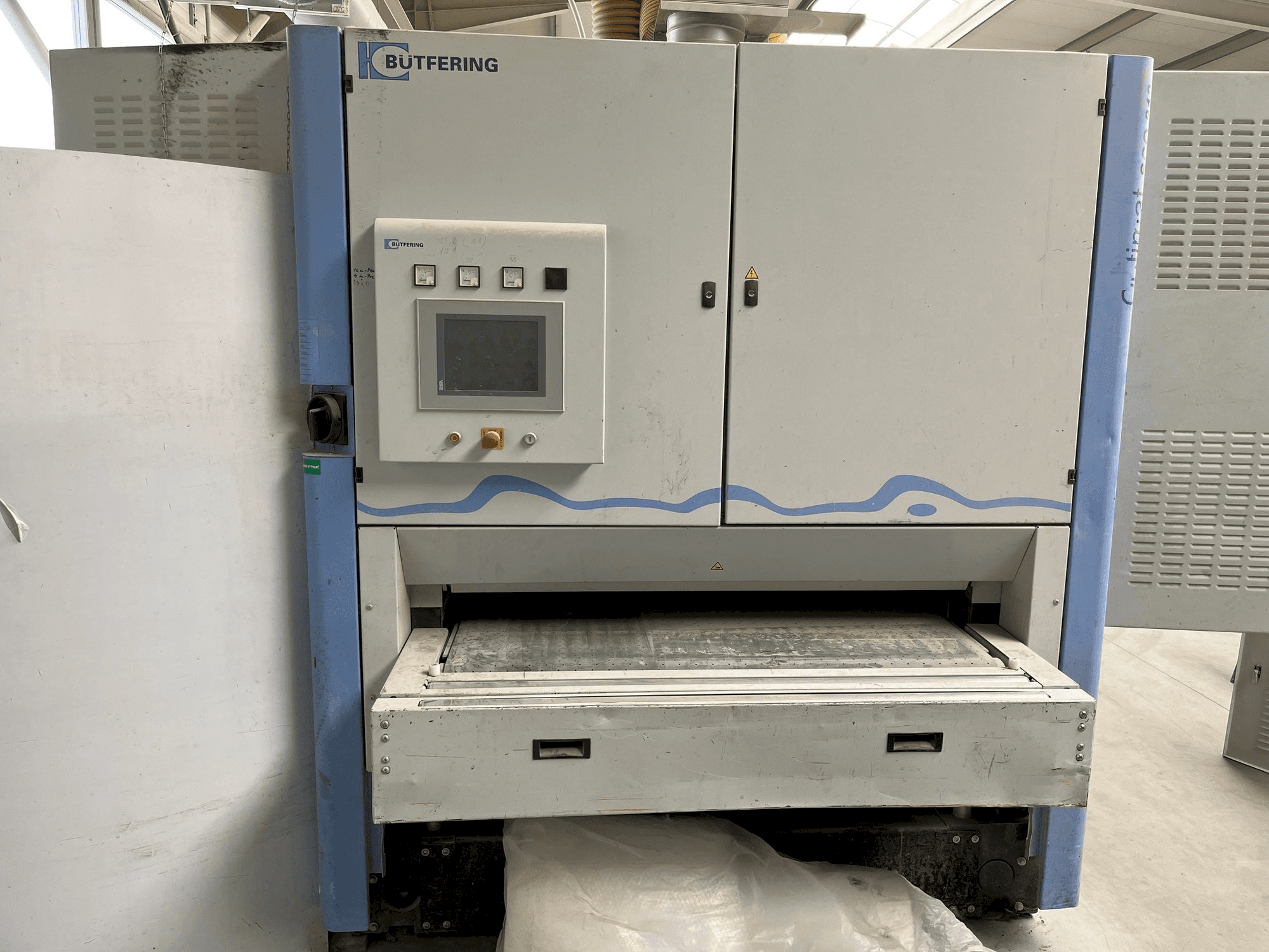 Frontansicht der BUTFERING OPTIMAT SCO313 MRR Maschine