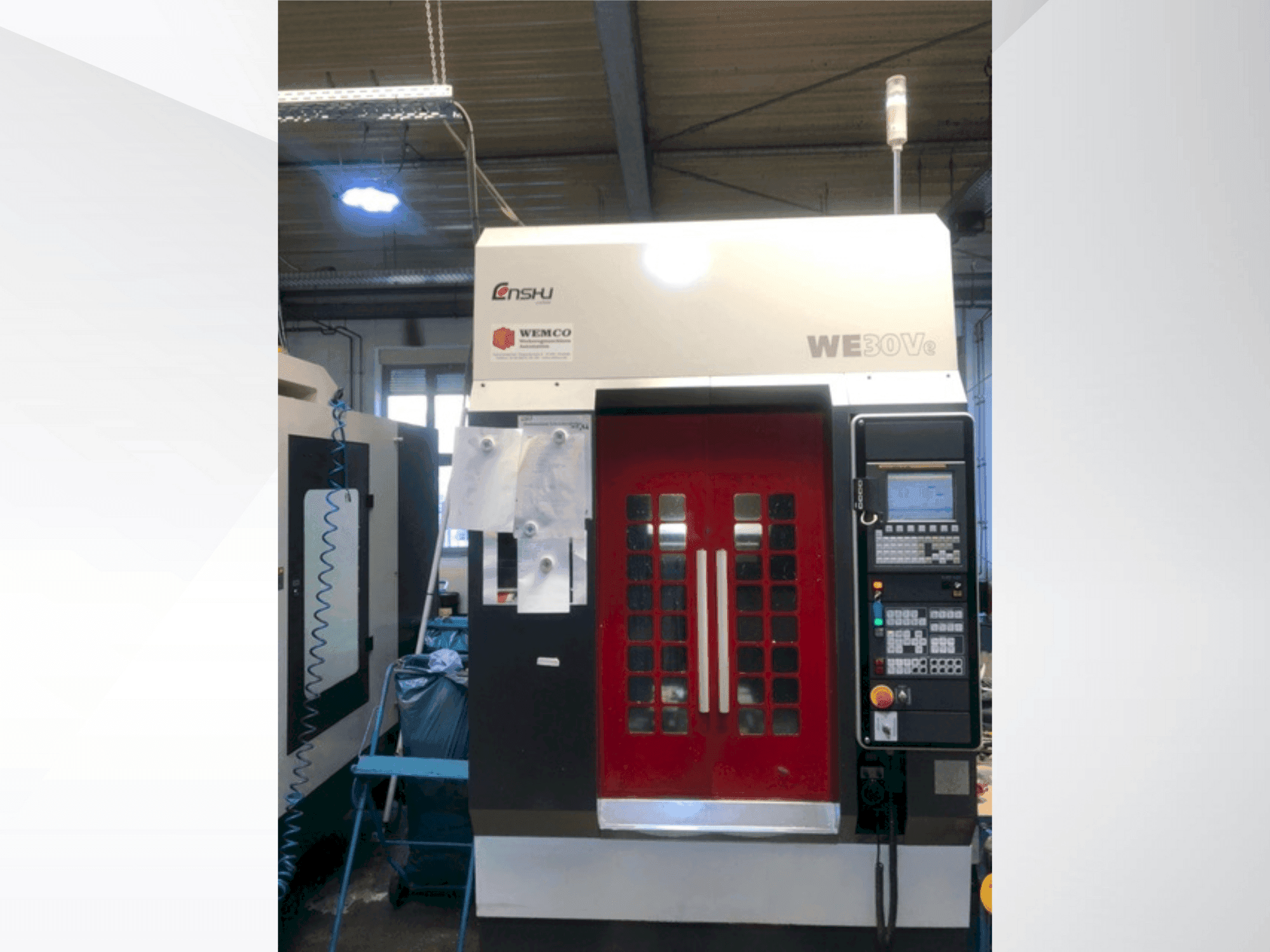 Frontansicht der Enshu WE30Ve Maschine