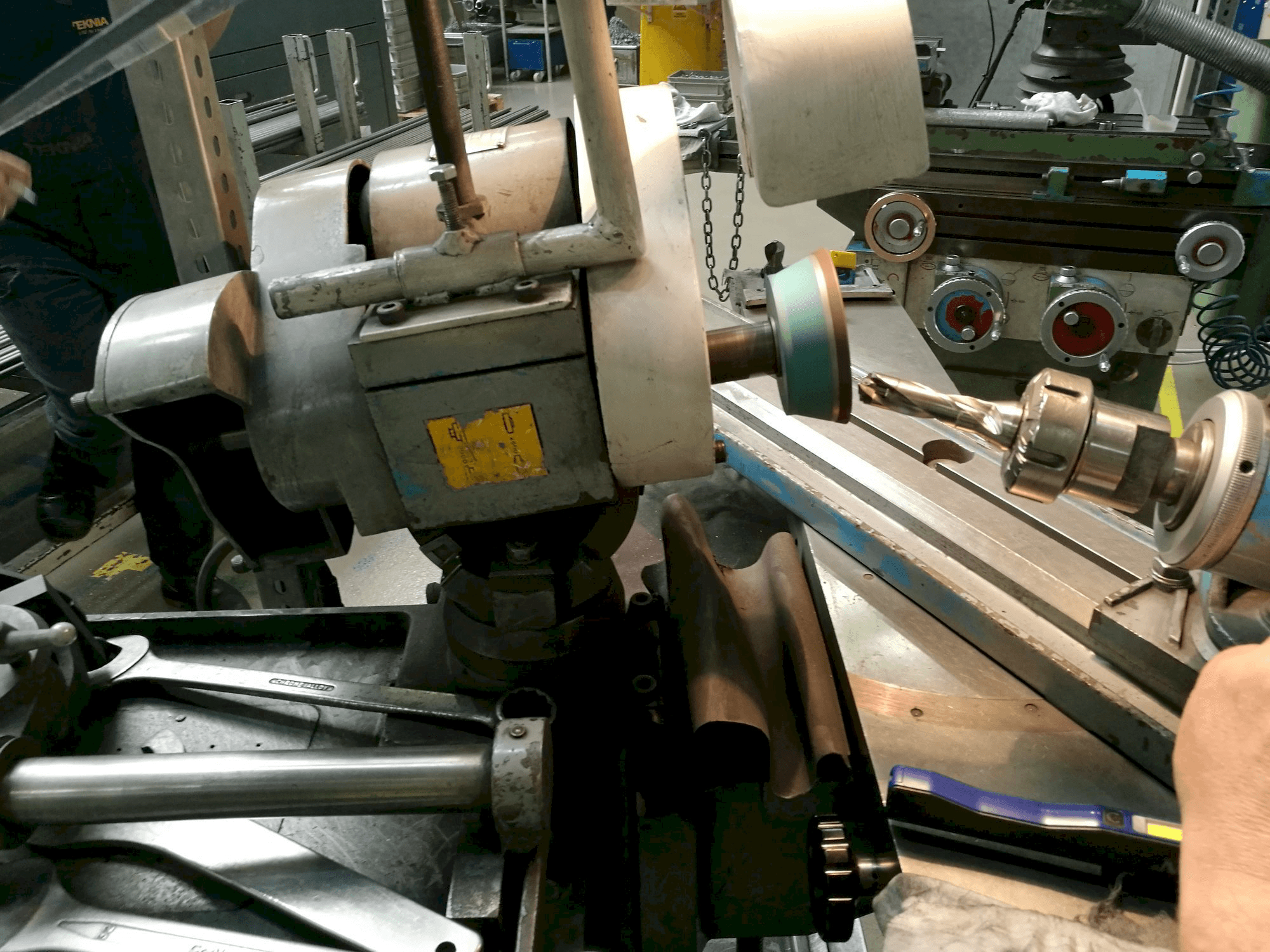 Frontansicht der ELITE AR5-E Maschine