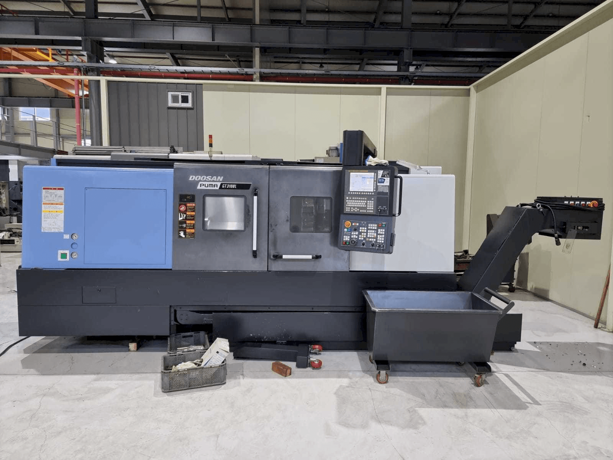 Frontansicht der Doosan PUMA GT3100L Maschine