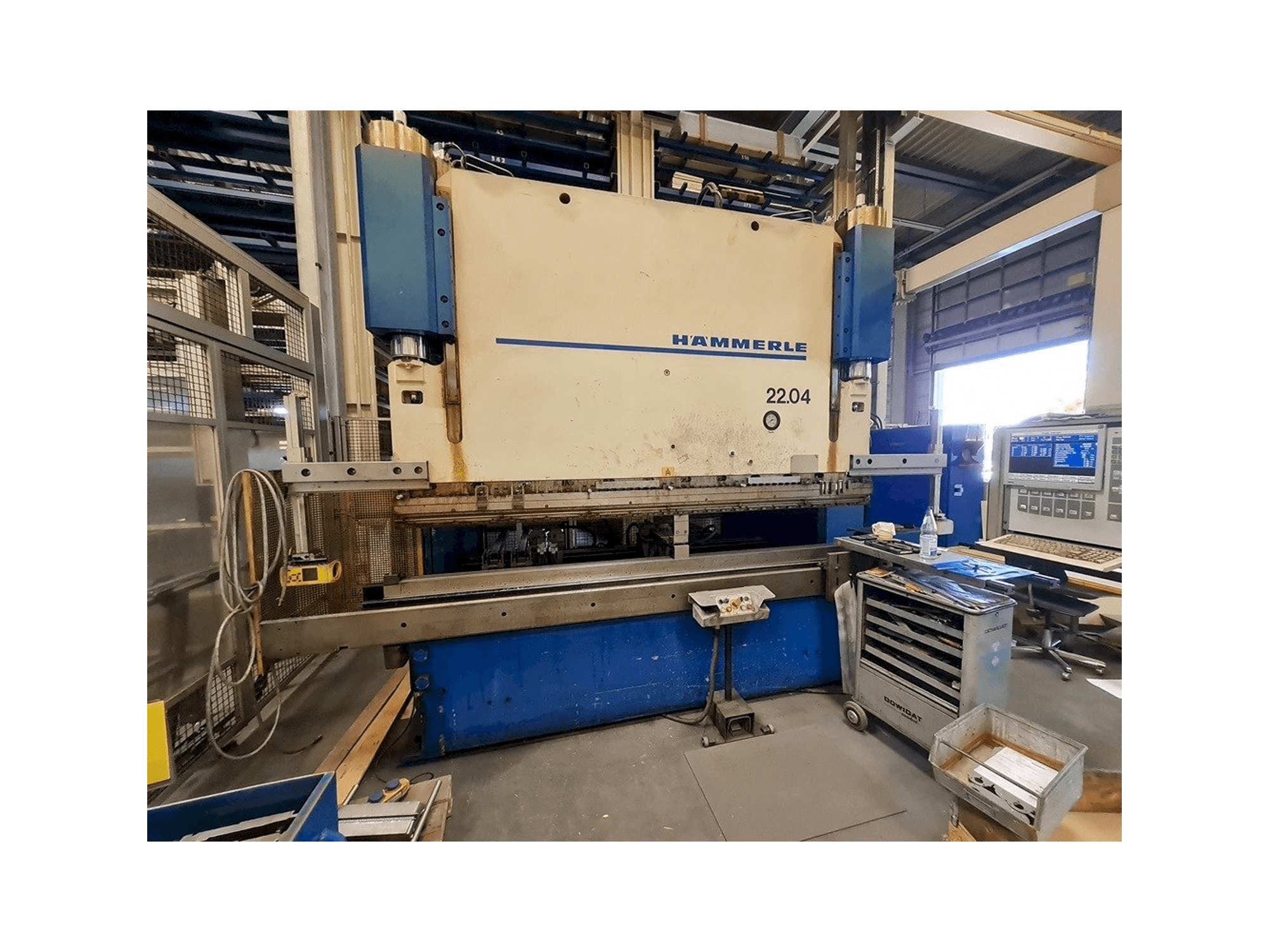 Frontansicht der HAMMERLE AP 200-3100 Maschine