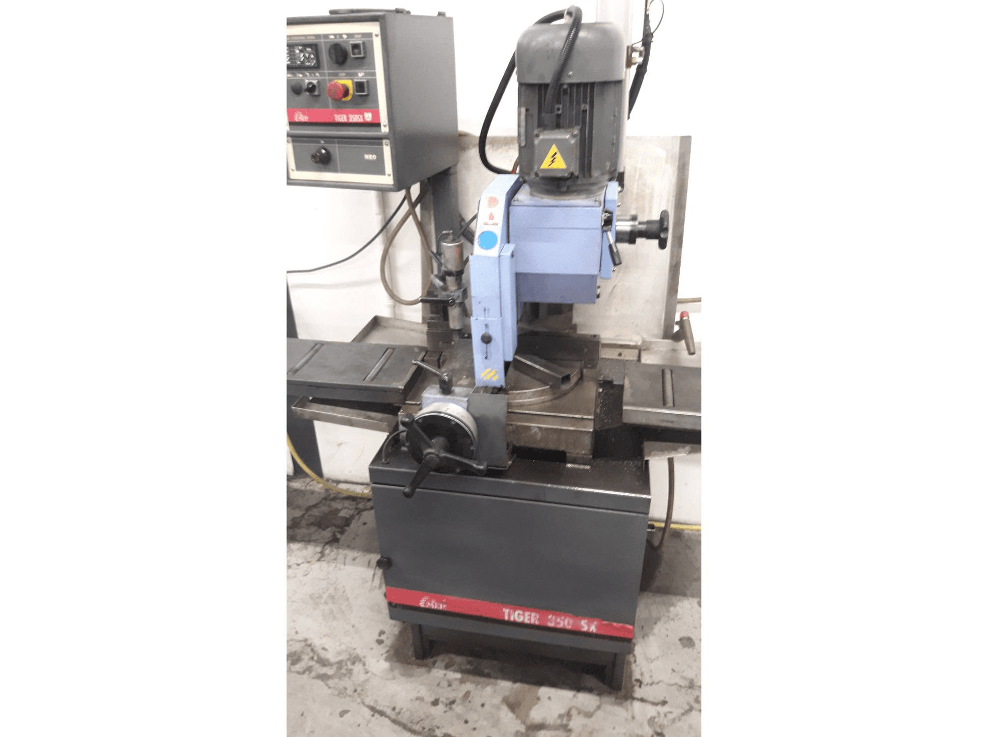 Frontansicht der MEP TIGER 350SX Maschine