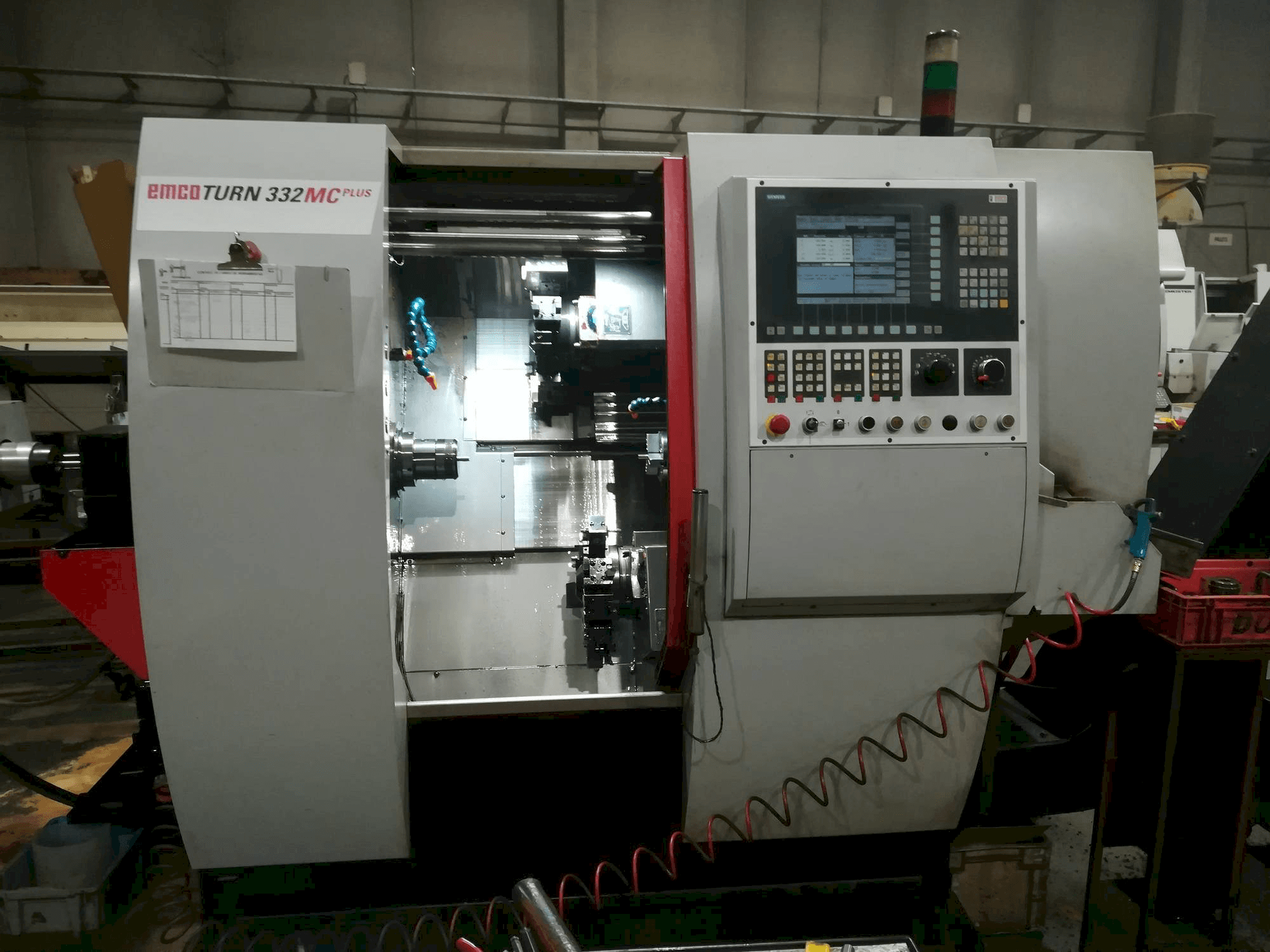 Frontansicht der EMCO Emcoturn 332 MC Maschine