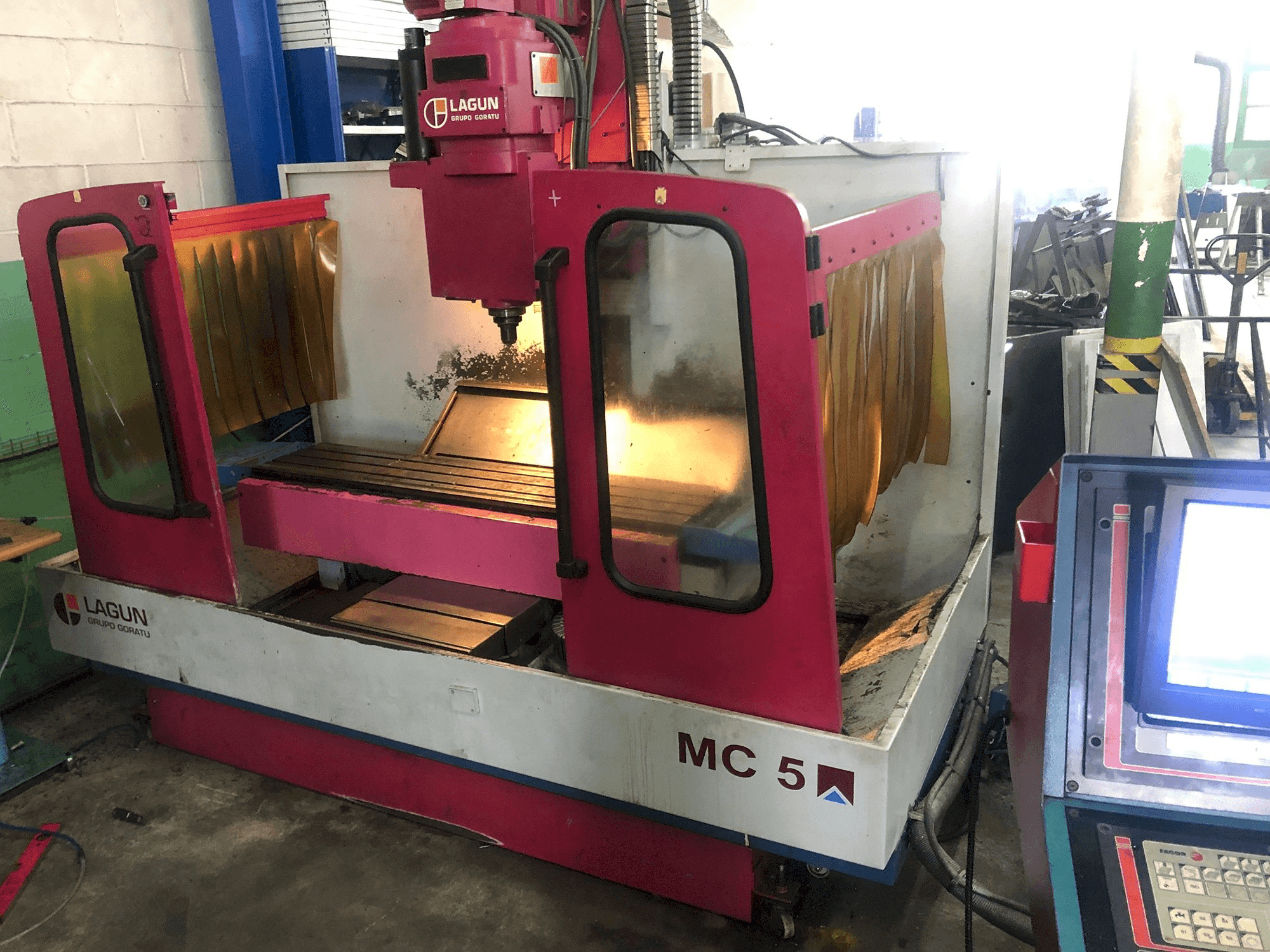 Frontansicht der LAGUN MC 5 Maschine