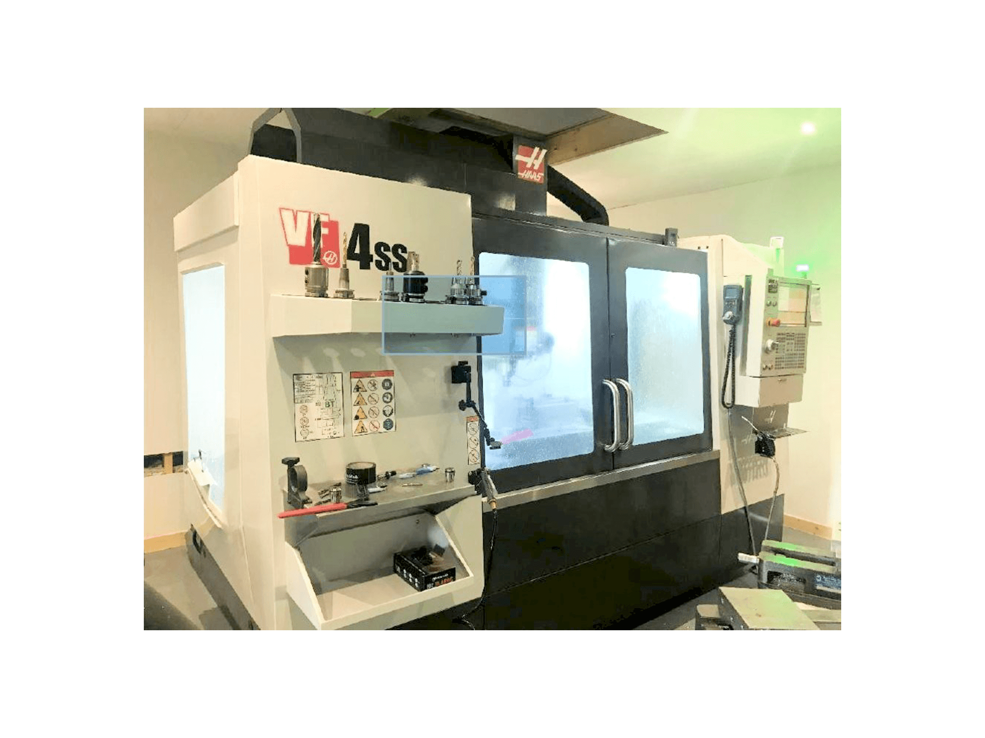 Frontansicht der HAAS VF-4SS Maschine