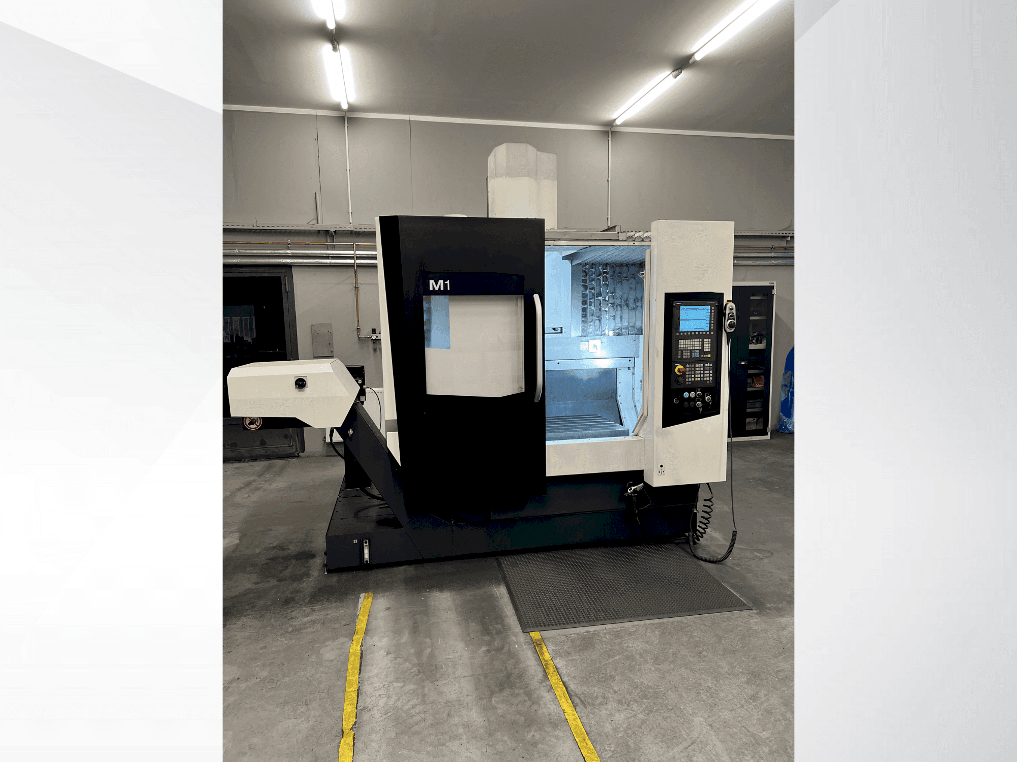 Frontansicht der DMG MORI M1 Pro Maschine