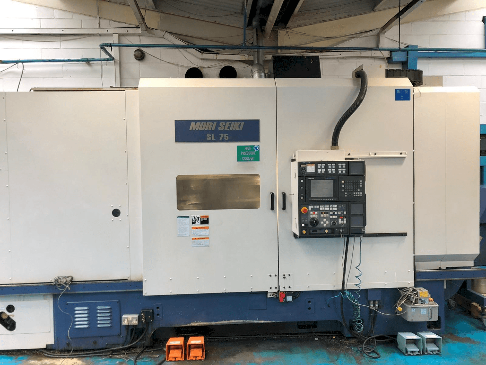 Frontansicht der MORI SEIKI SL75 Maschine